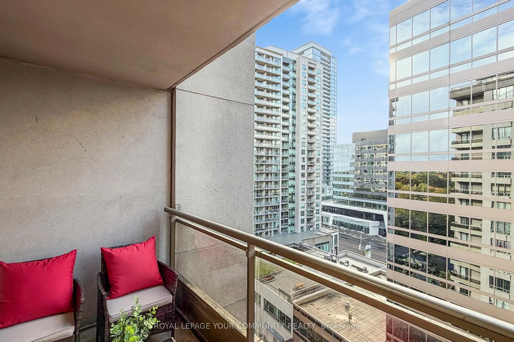 260 Doris Avenue, #1201