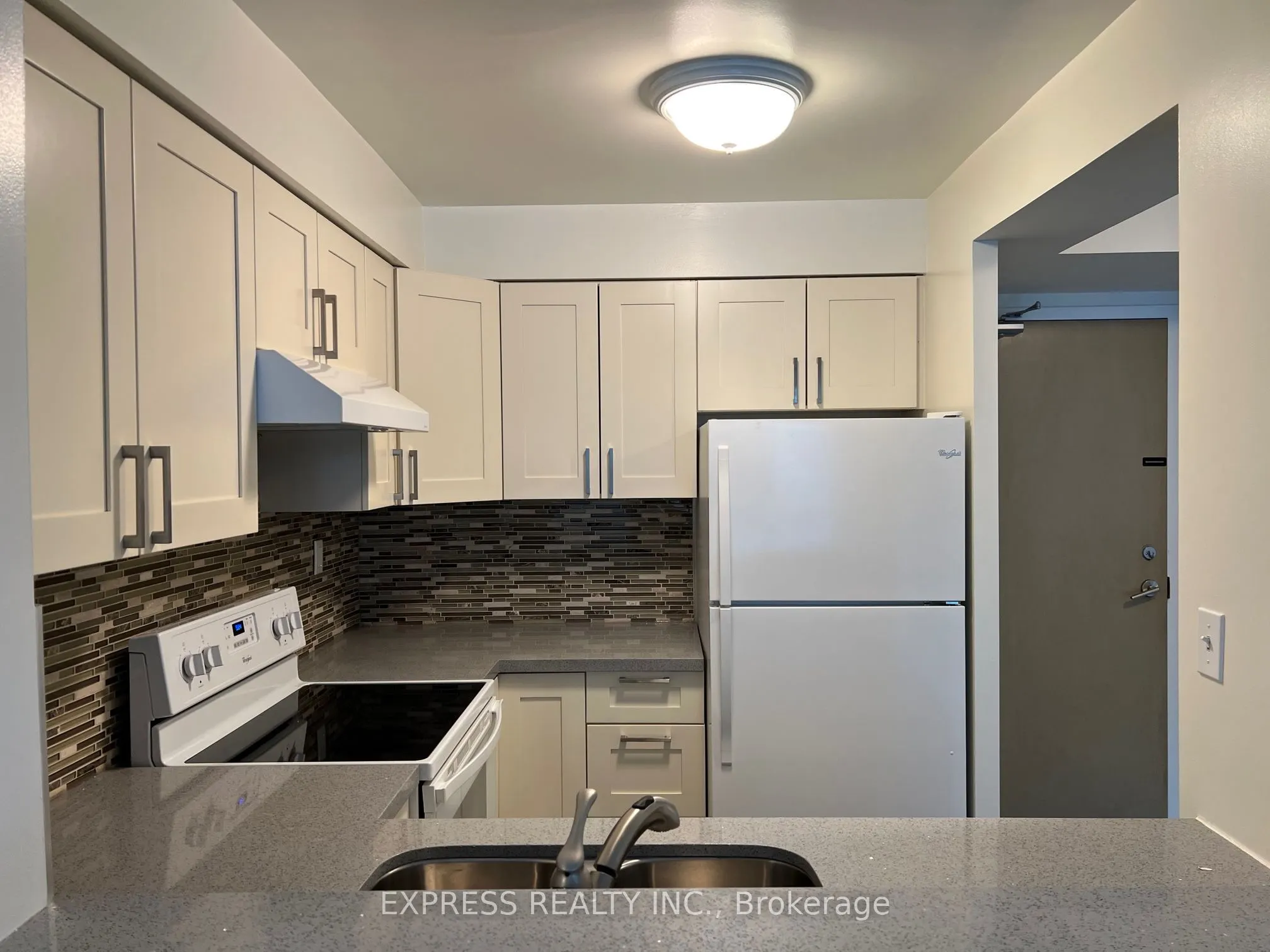 942 Yonge Street, #414