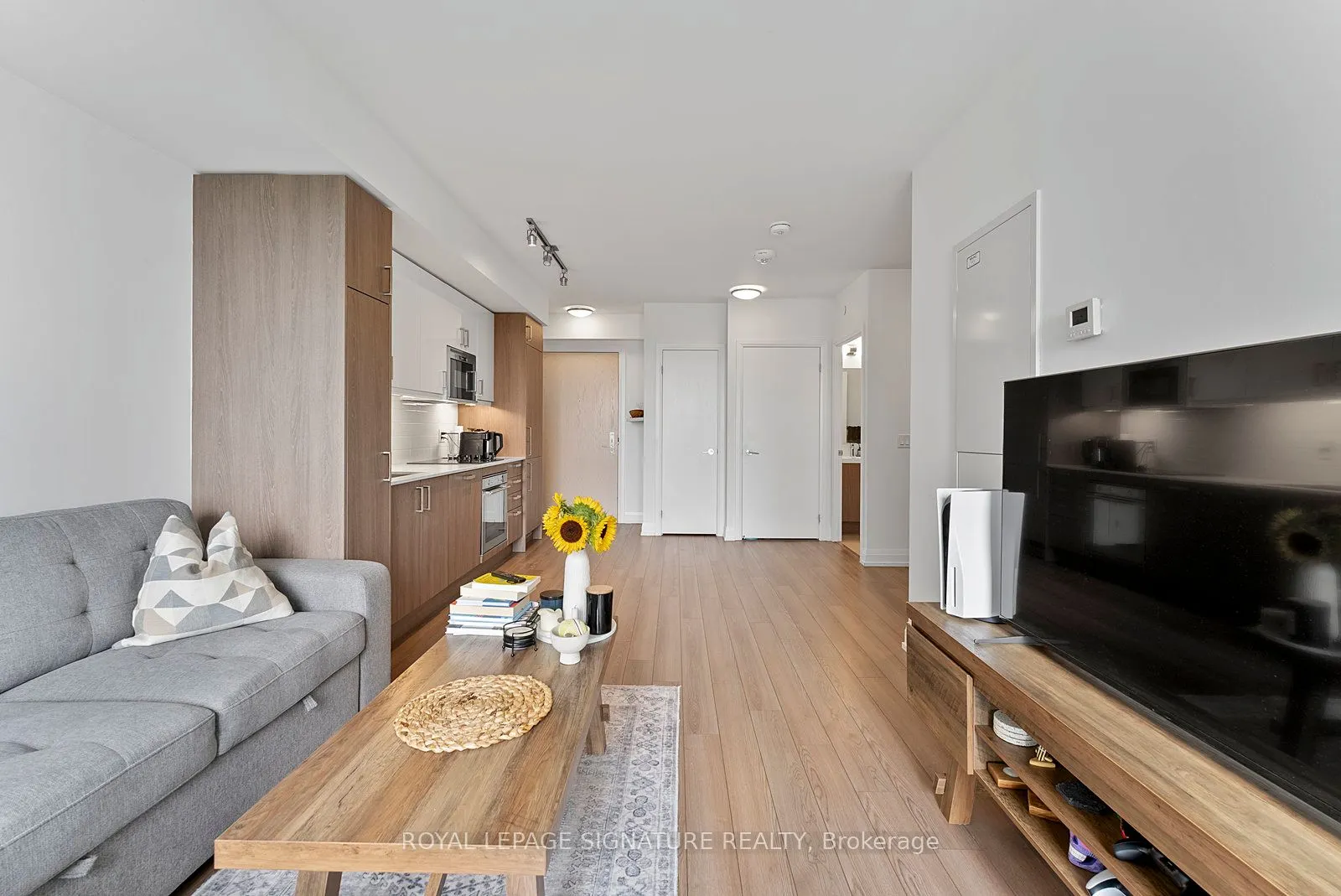 77 Mutual Street, #2501