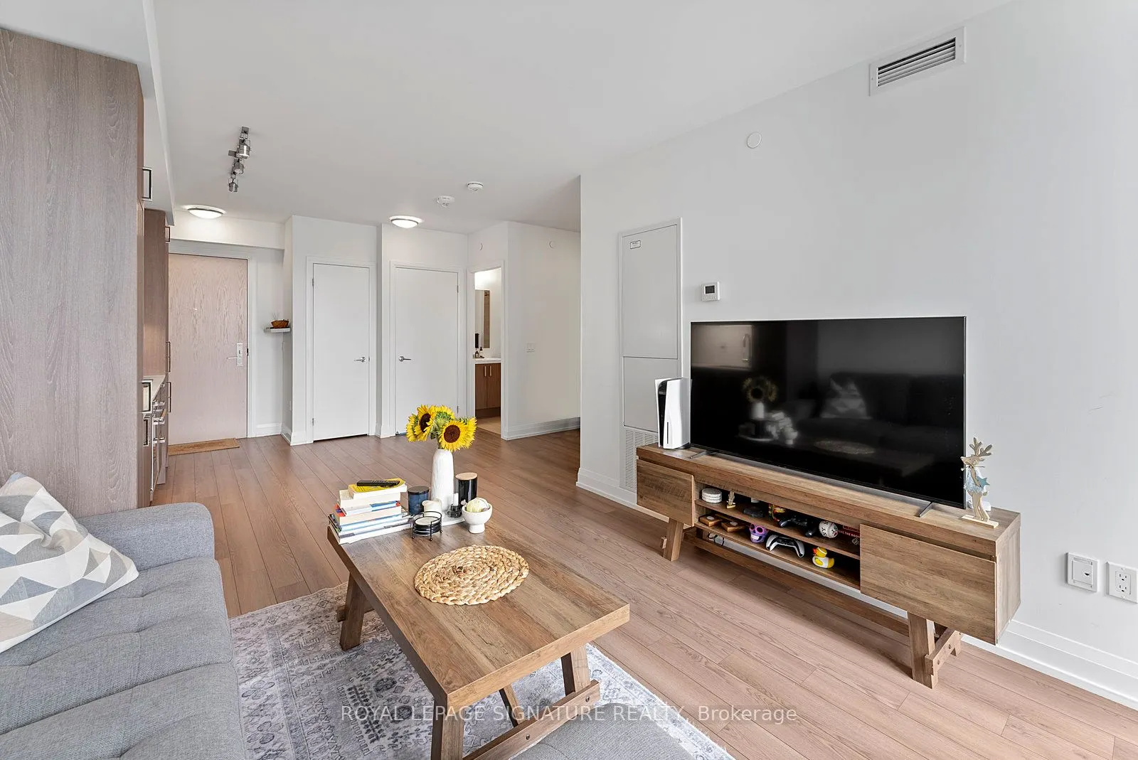 77 Mutual Street, #2501