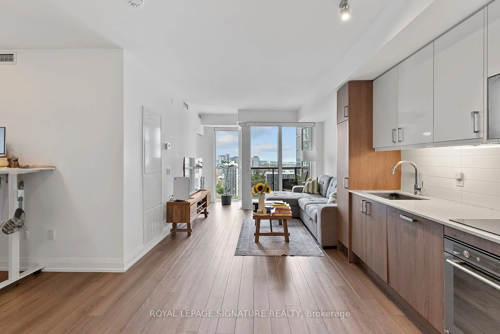 77 Mutual Street, #2501