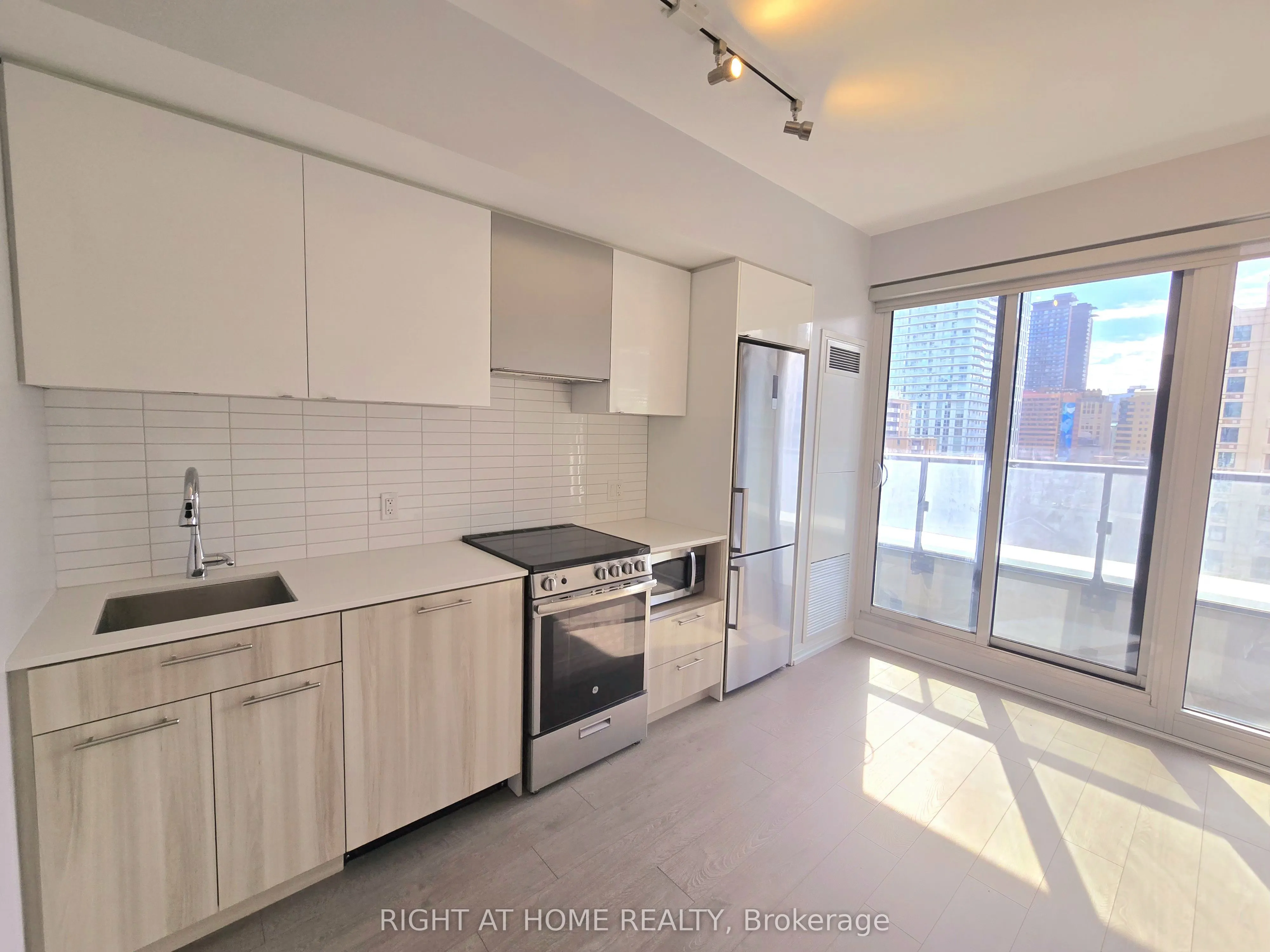 251 Jarvis Street, #931