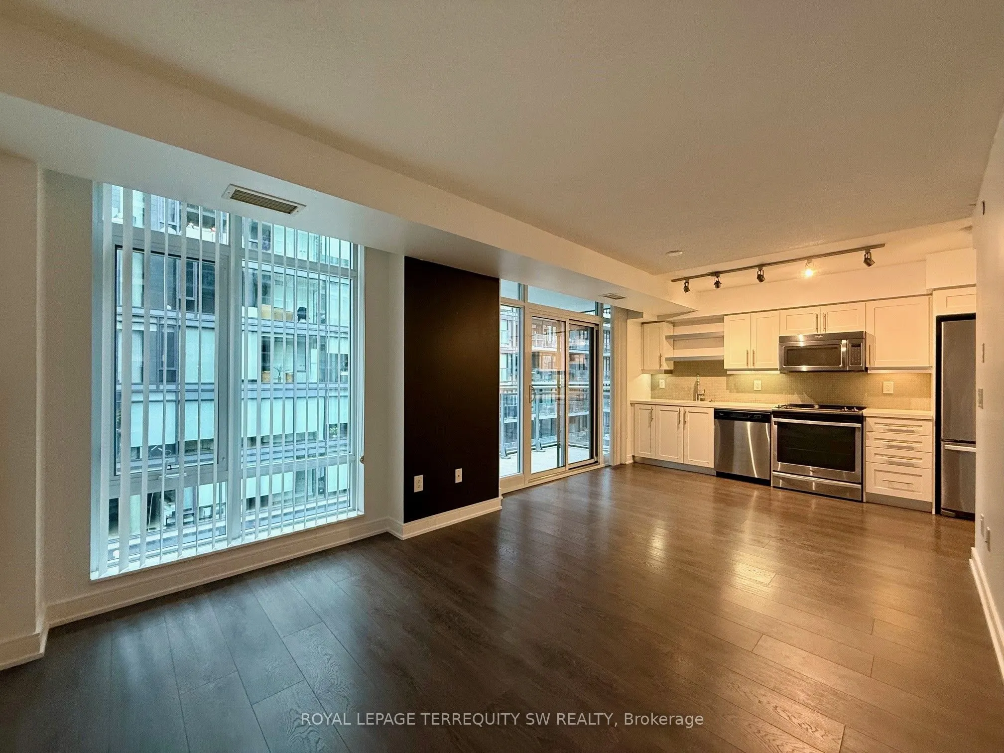 525 Adelaide Street W, #1129