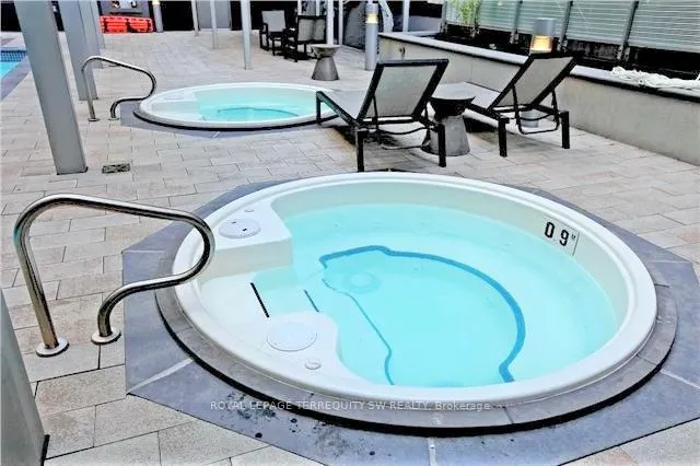 525 Adelaide Street W, #1129