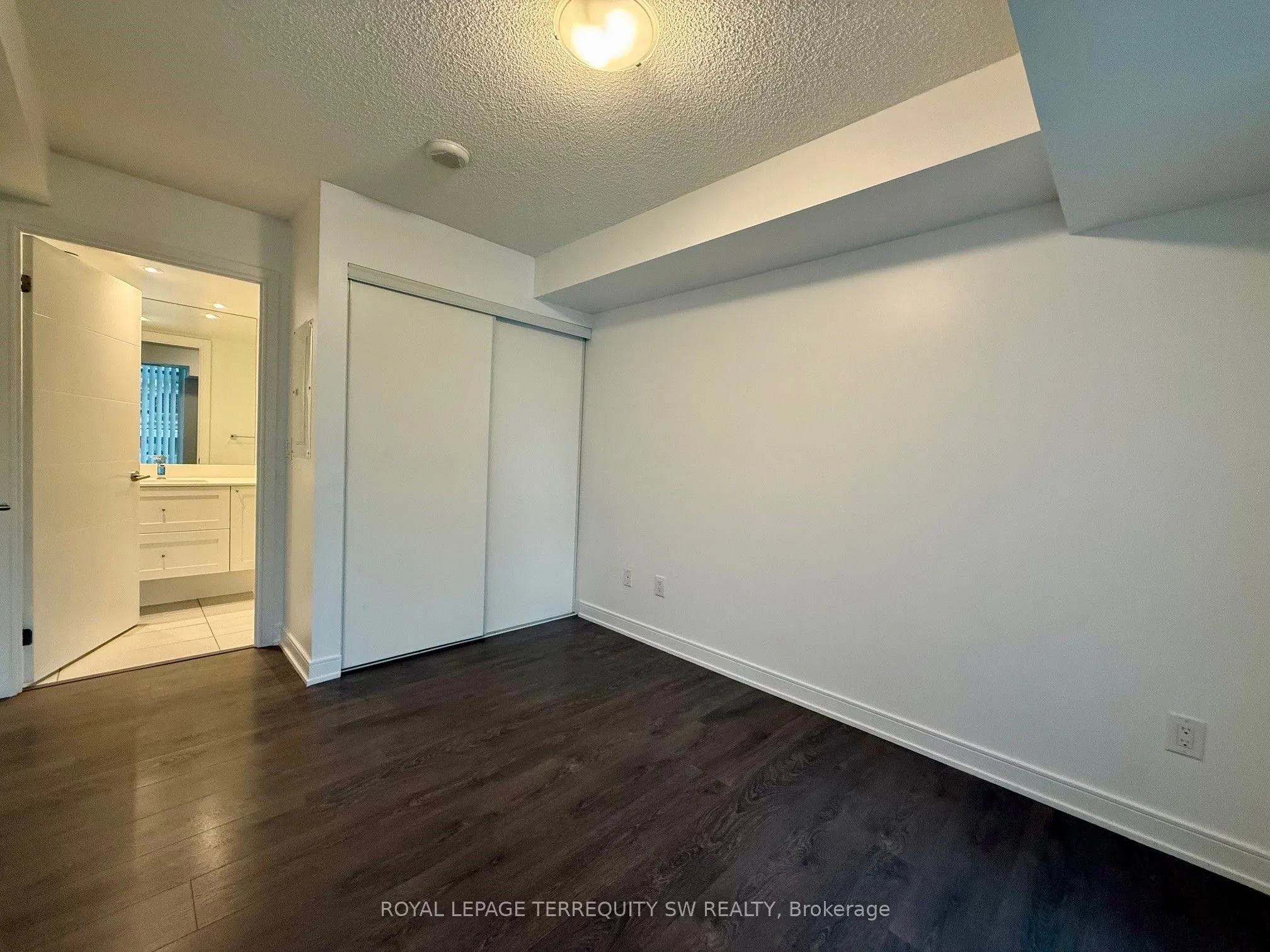 525 Adelaide Street W, #1129