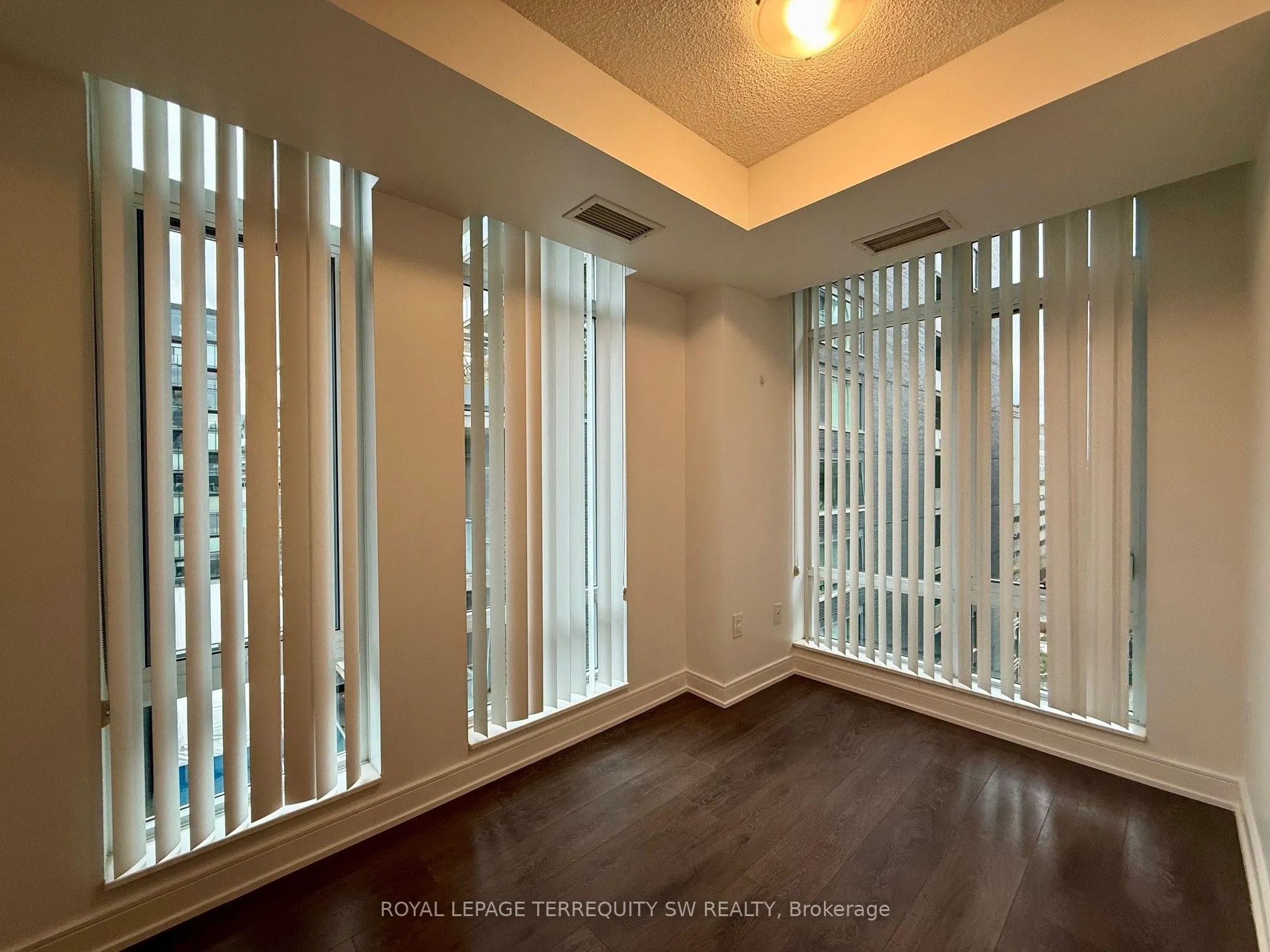 525 Adelaide Street W, #1129