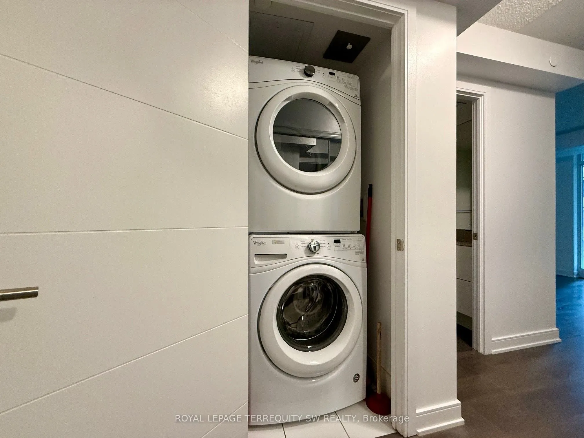 525 Adelaide Street W, #1129