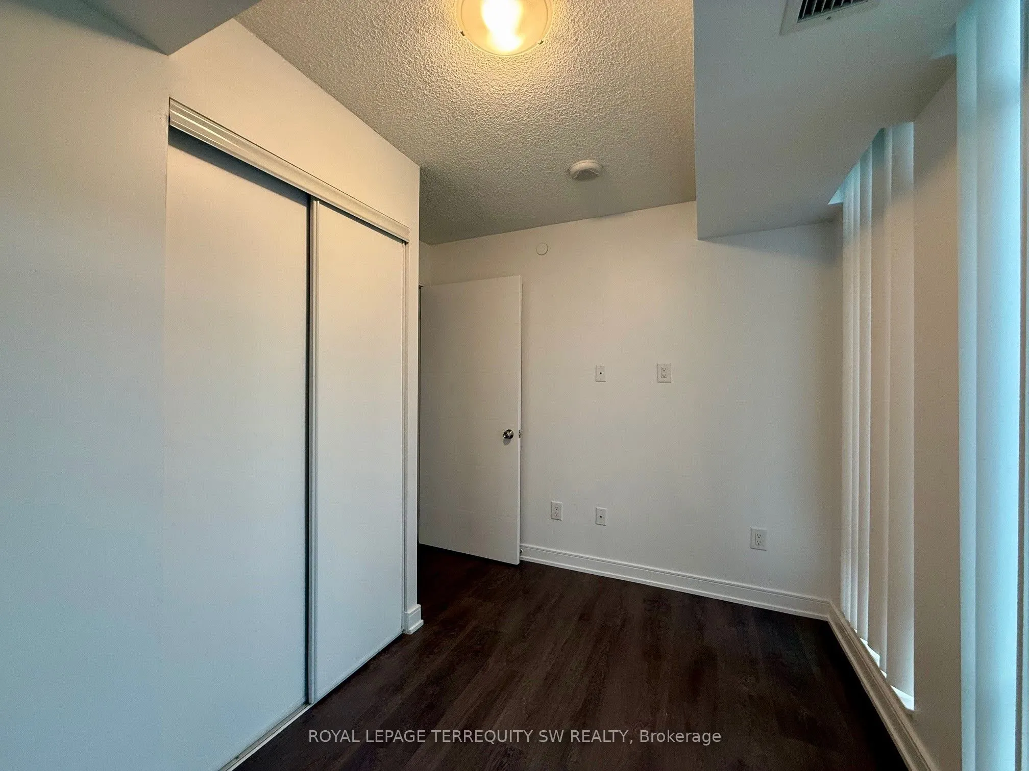 525 Adelaide Street W, #1129