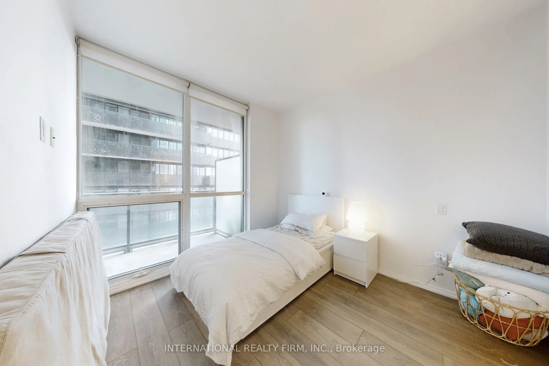 45 Charles Street E, #2911