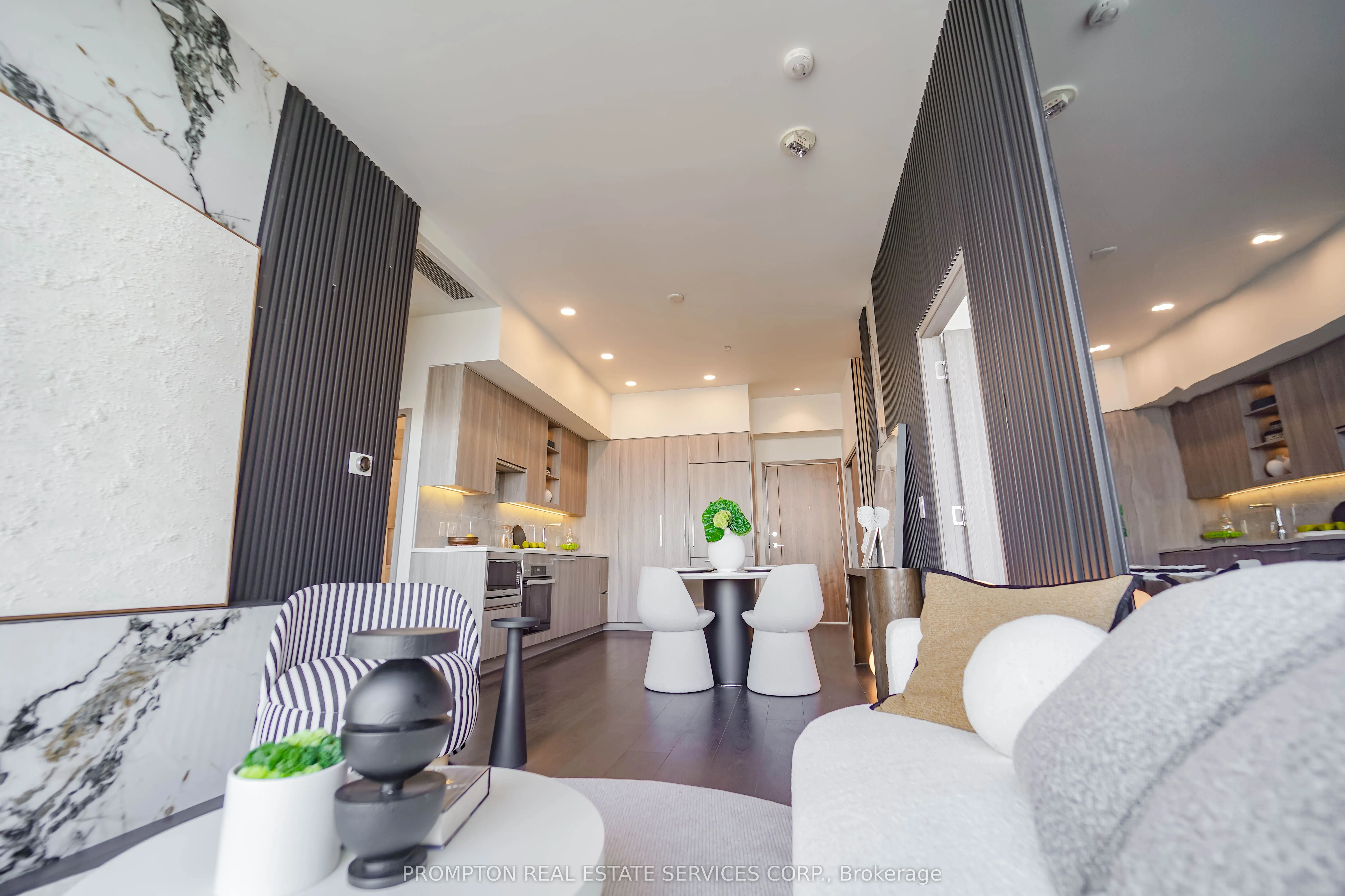 95 McMahon Drive, #PH4106