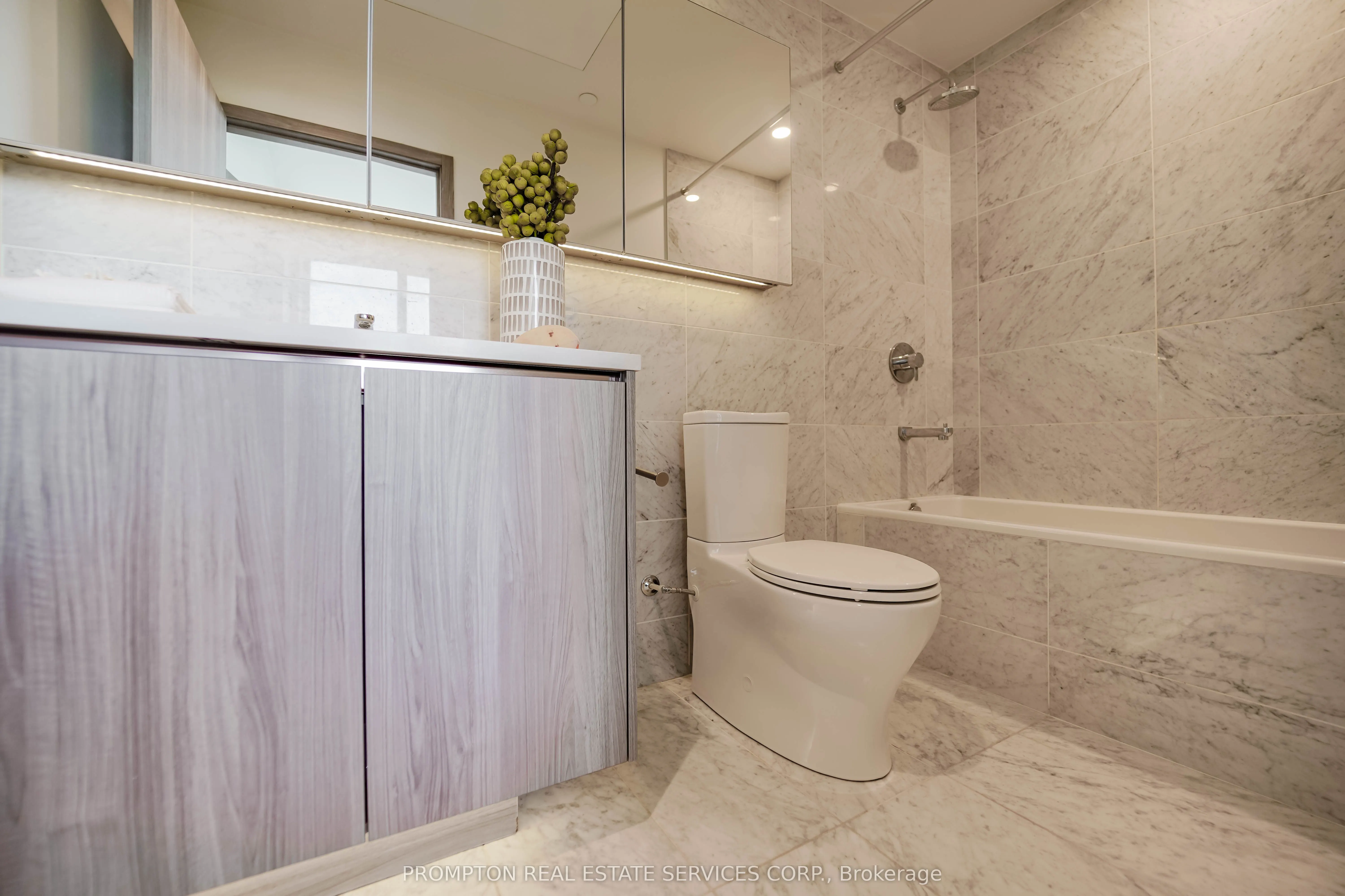 95 McMahon Drive, #PH4106