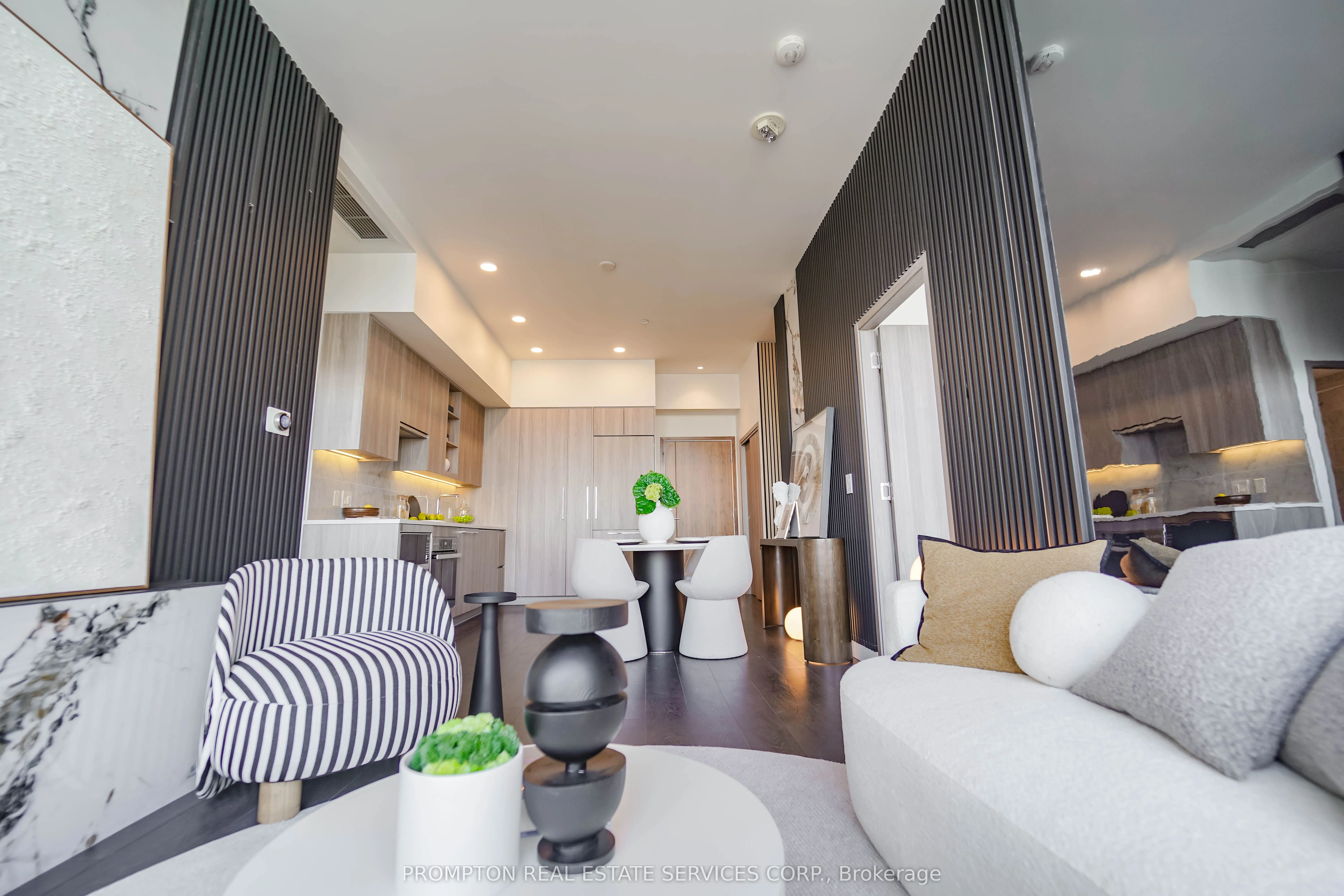 95 McMahon Drive, #PH4106