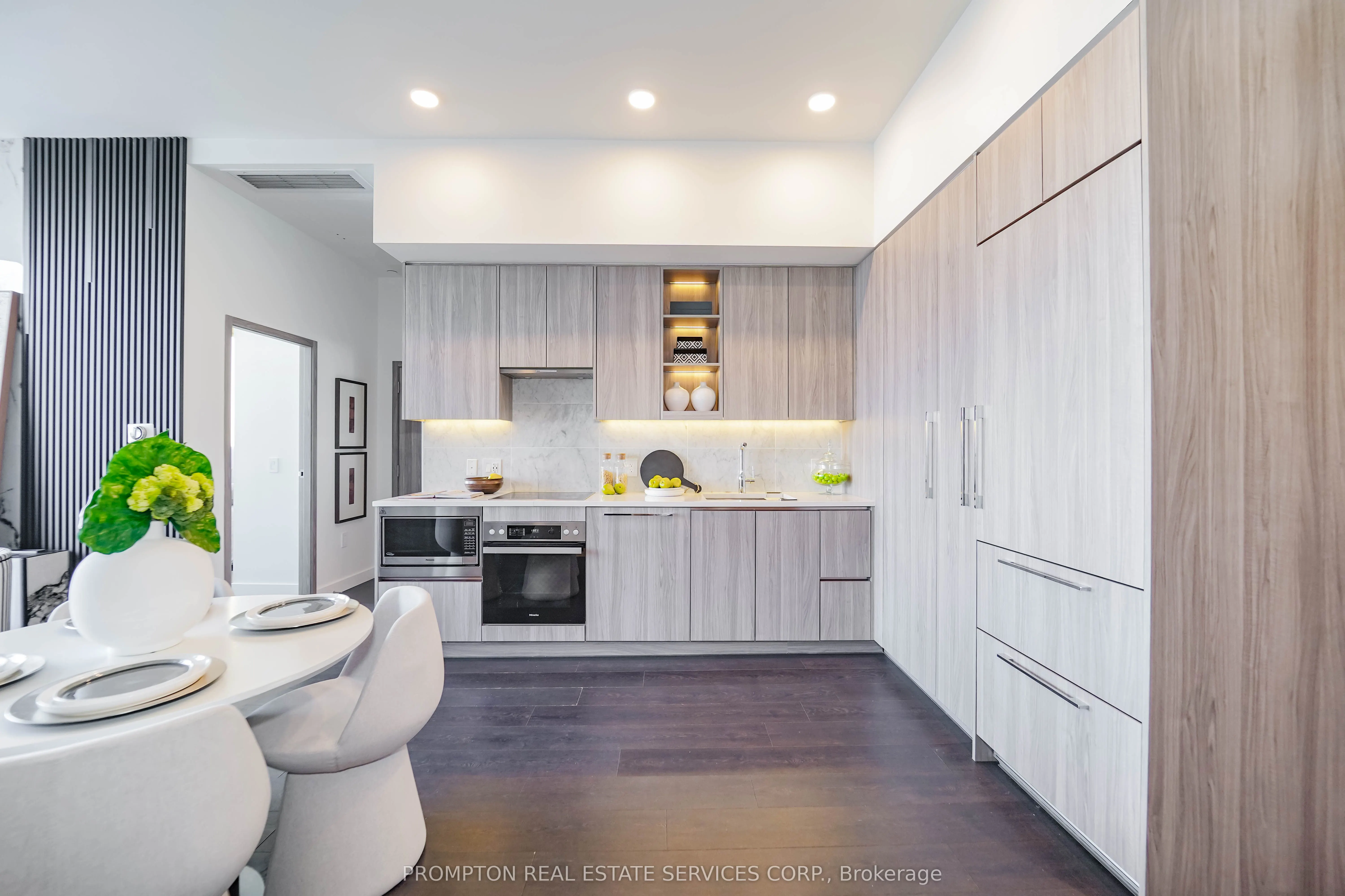 95 McMahon Drive, #PH4106