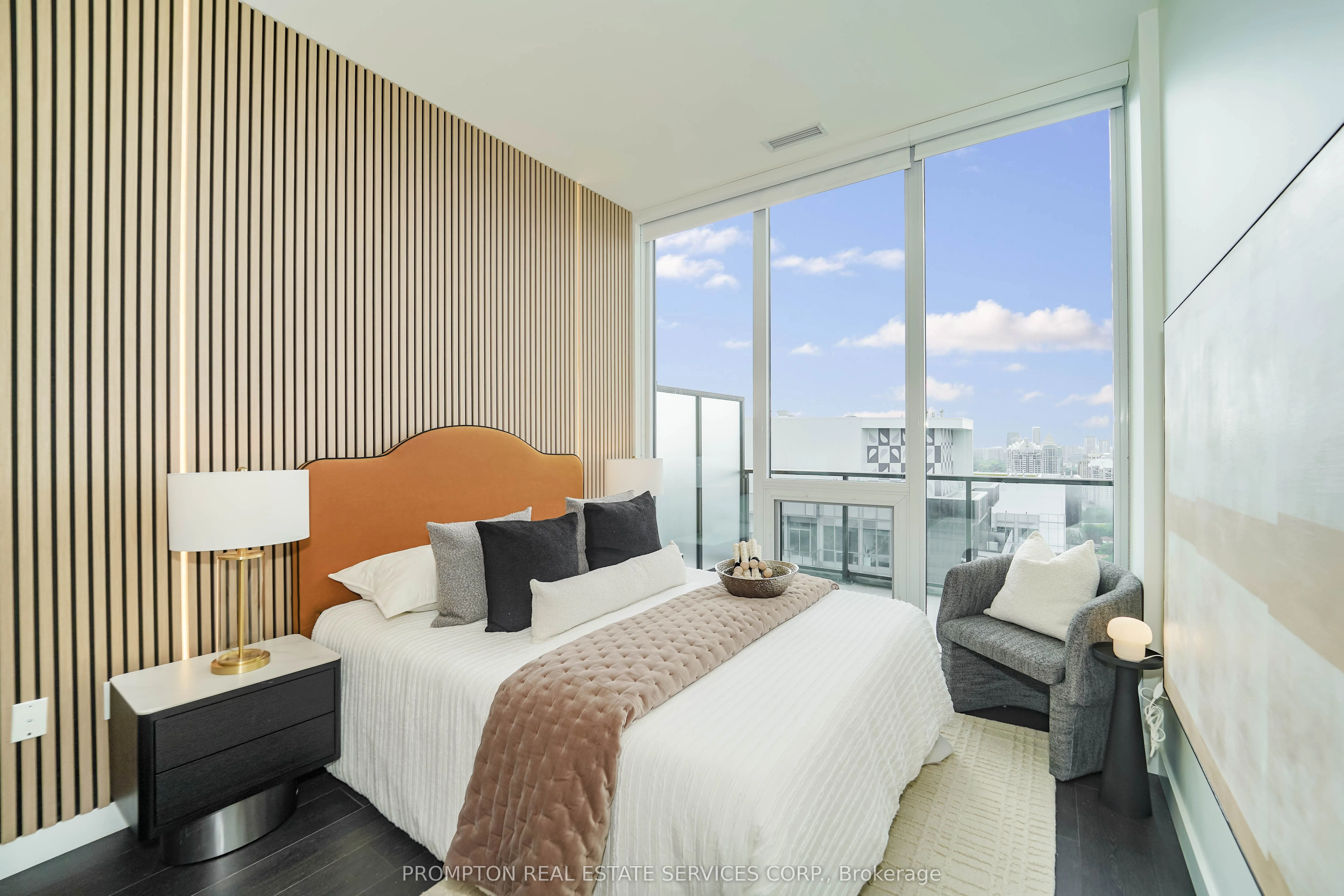 95 McMahon Drive, #PH4106