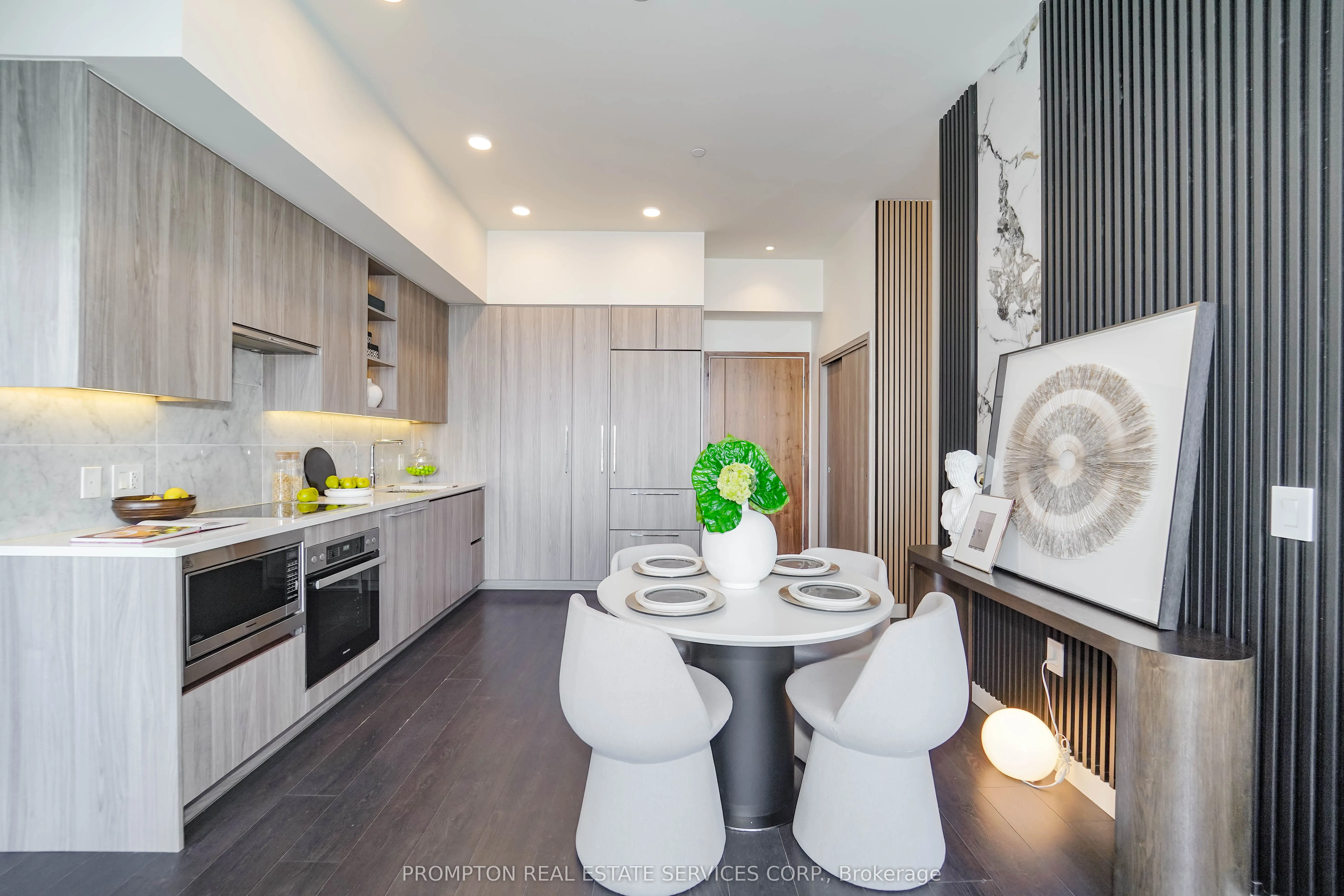 95 McMahon Drive, #PH4106