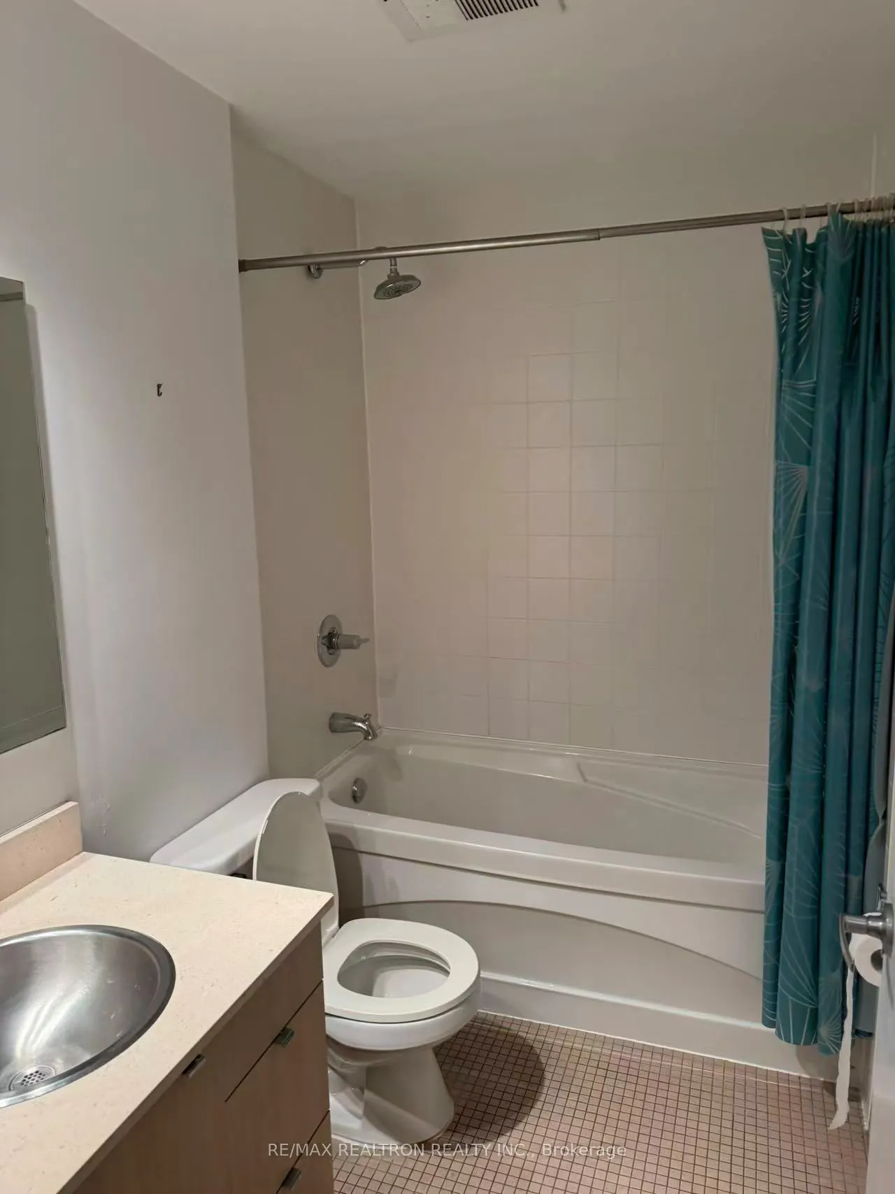 33 Lombard Street, #2105