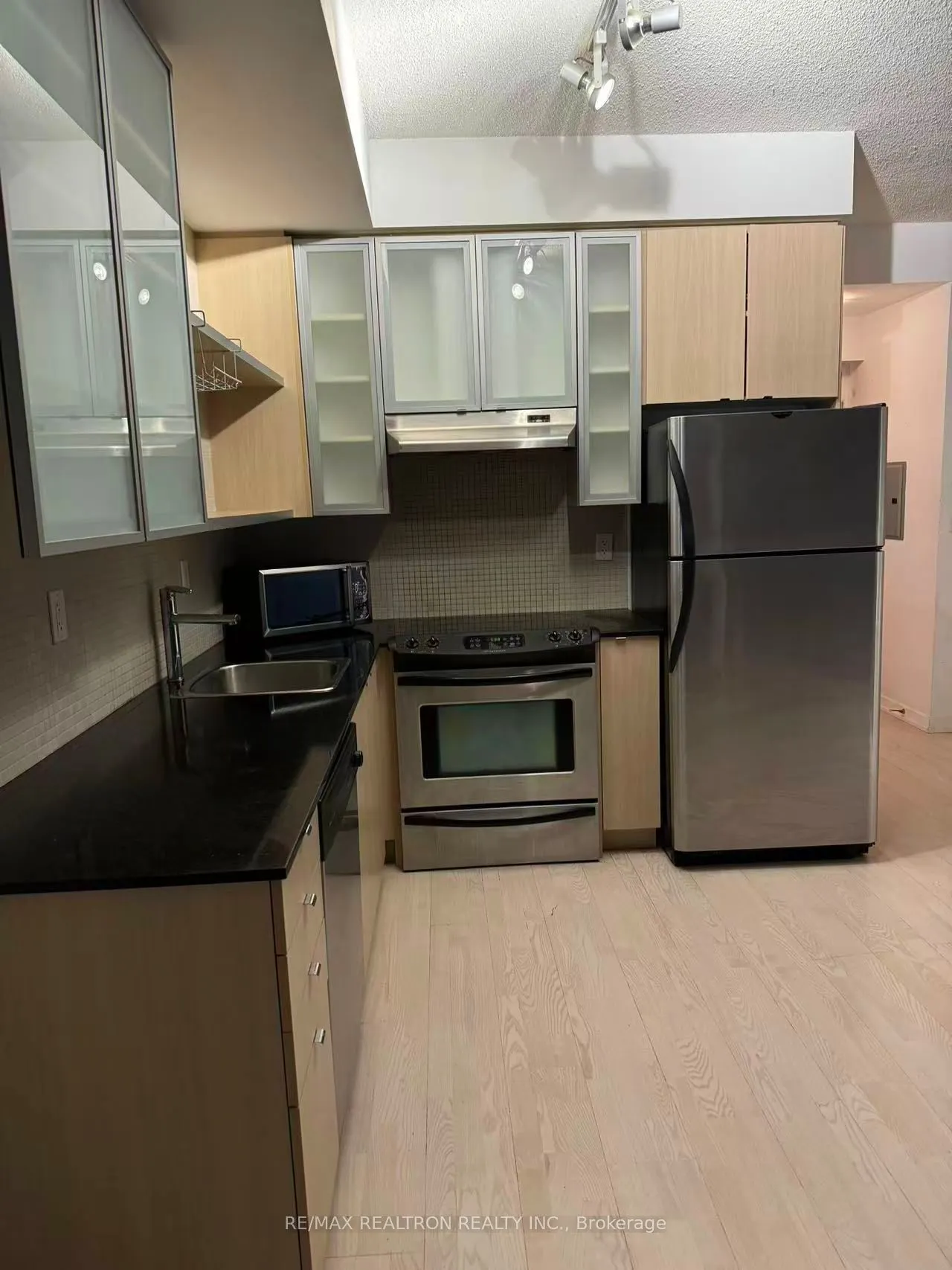 33 Lombard Street, #2105