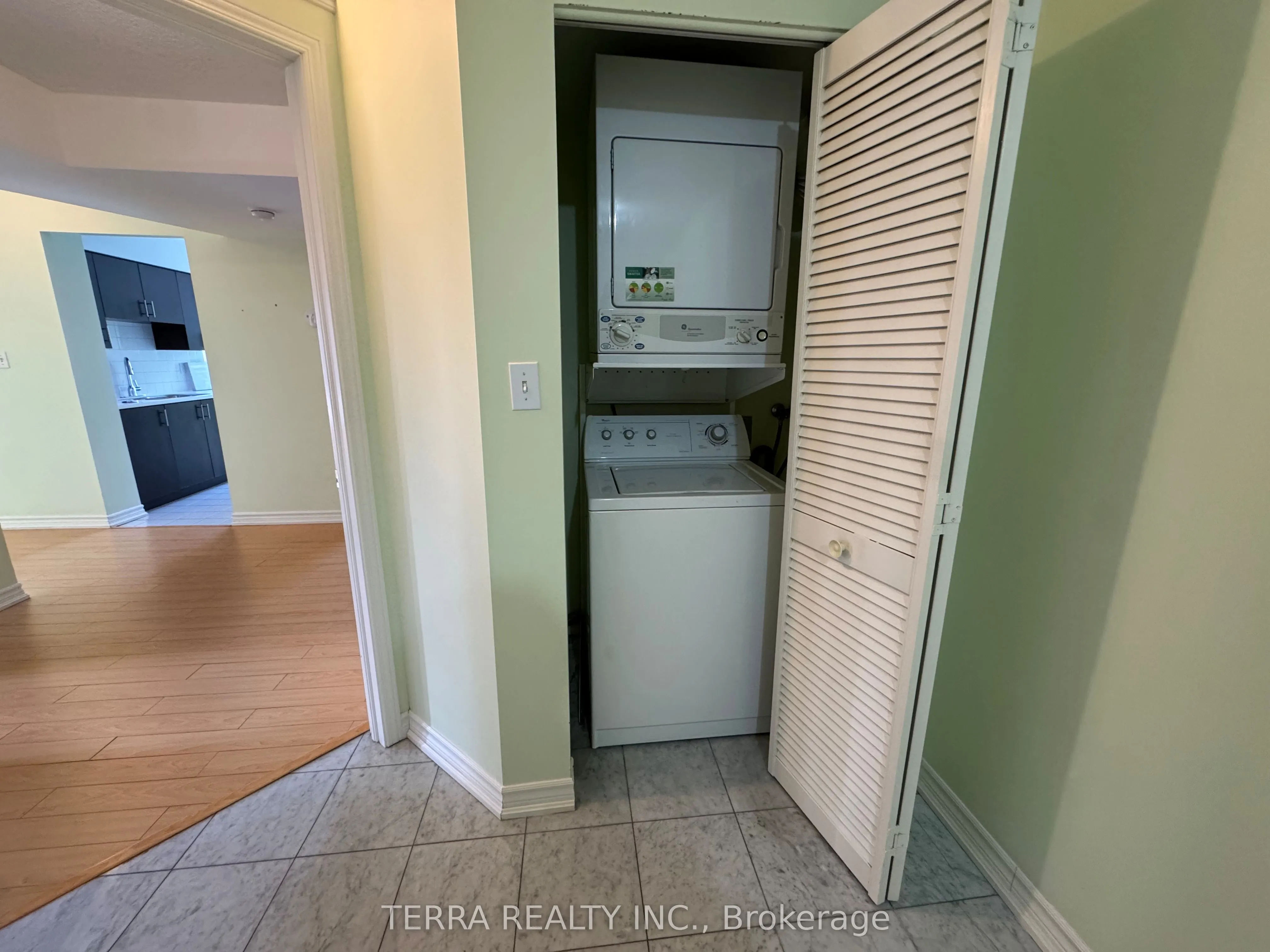 18 Hillcrest Avenue, #1210