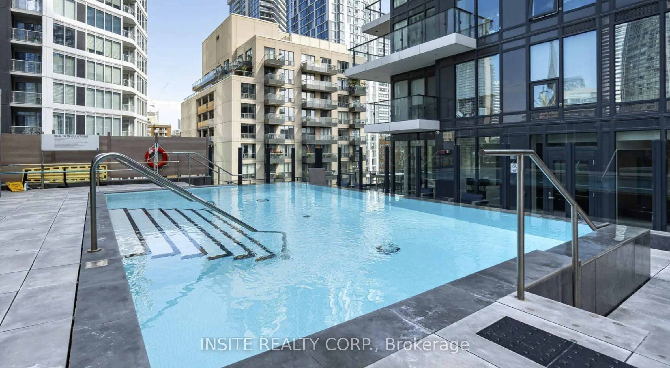 77 shuter Street, #208