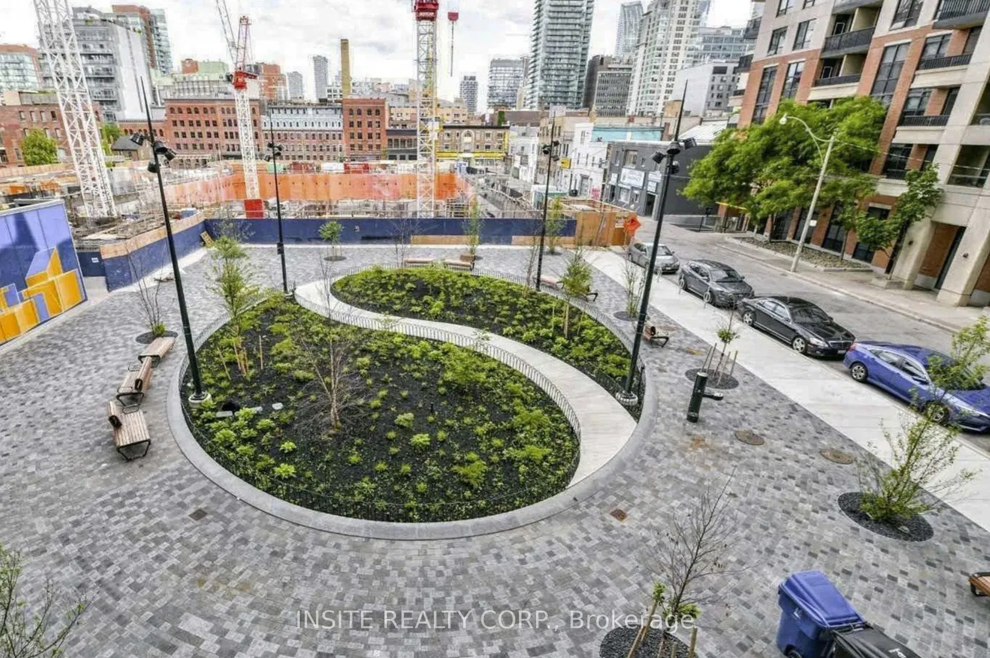 77 shuter Street, #208