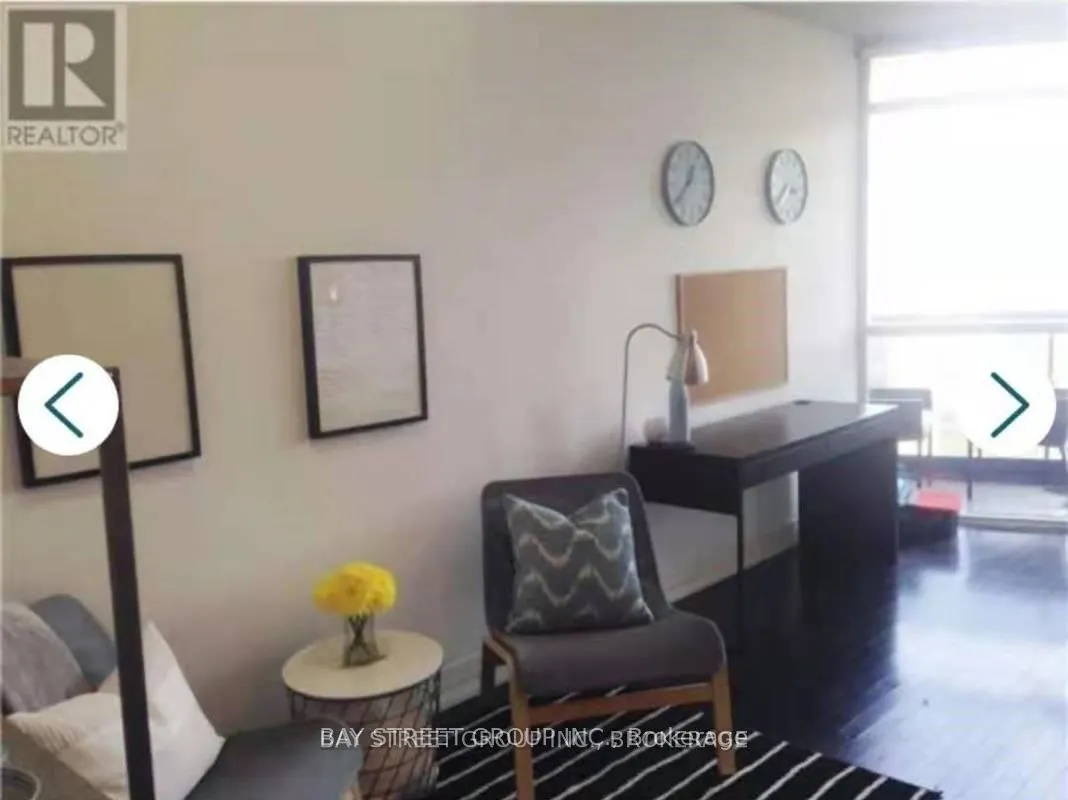 21 Carlton Street, #3408