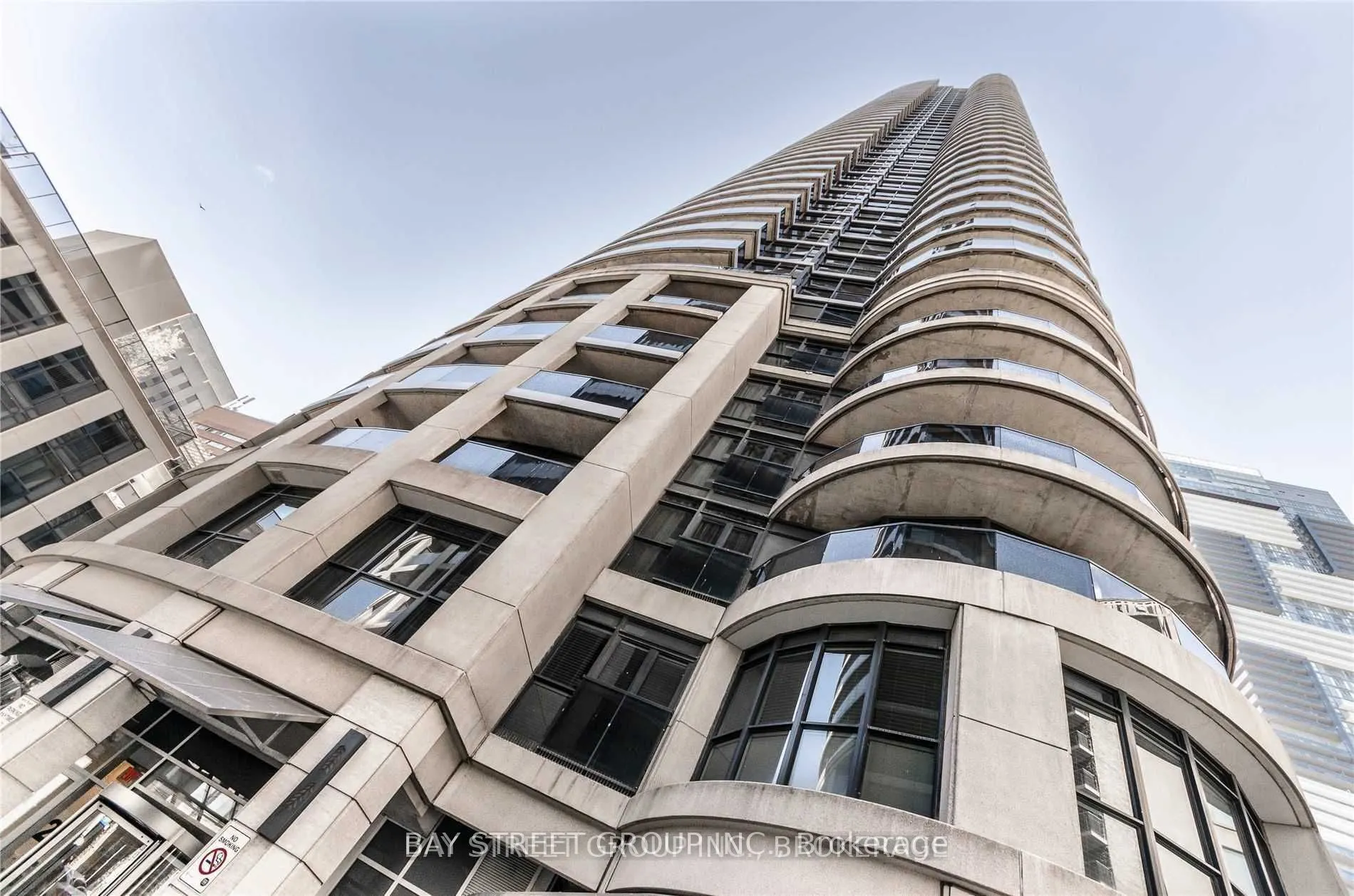 21 Carlton Street, #3408
