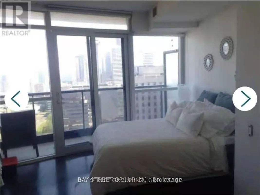 21 Carlton Street, #3408