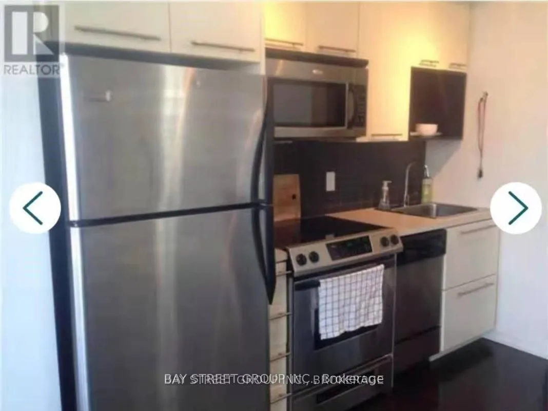 21 Carlton Street, #3408