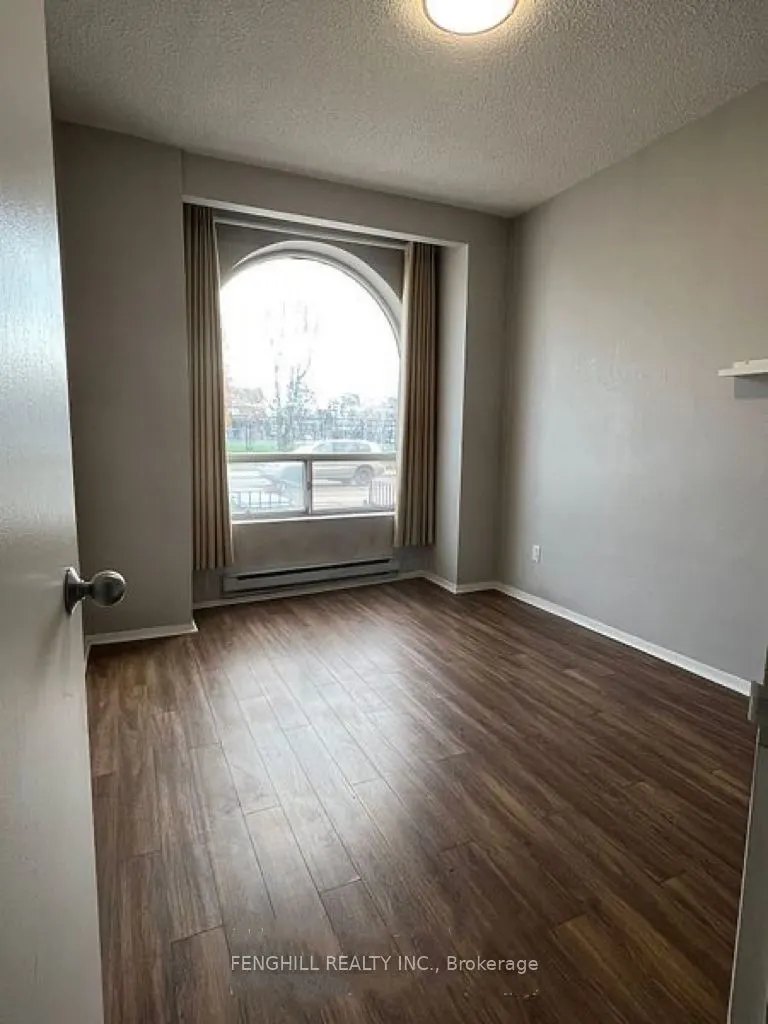 678 Bathurst Street, #Main