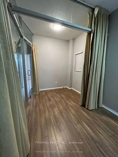 678 Bathurst Street, #Main