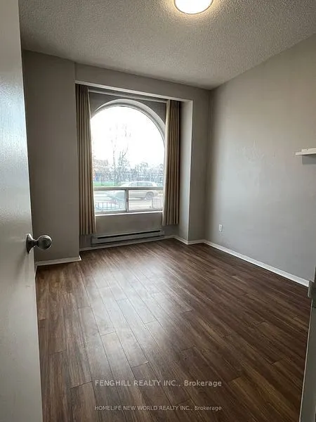 678 Bathurst Street, #Main