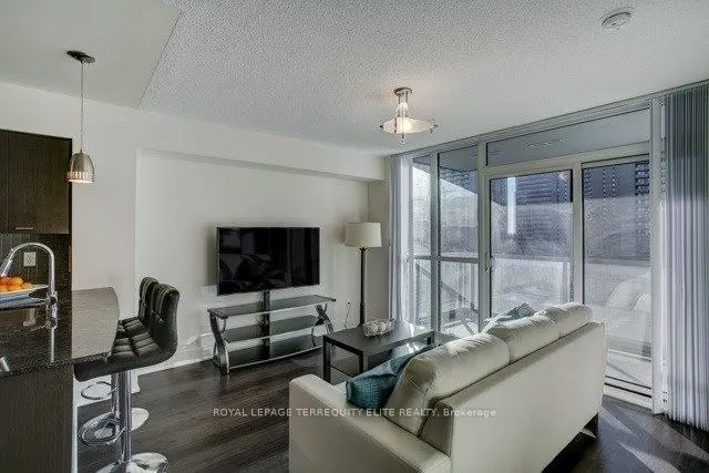 88 Sheppard Avenue E, #906