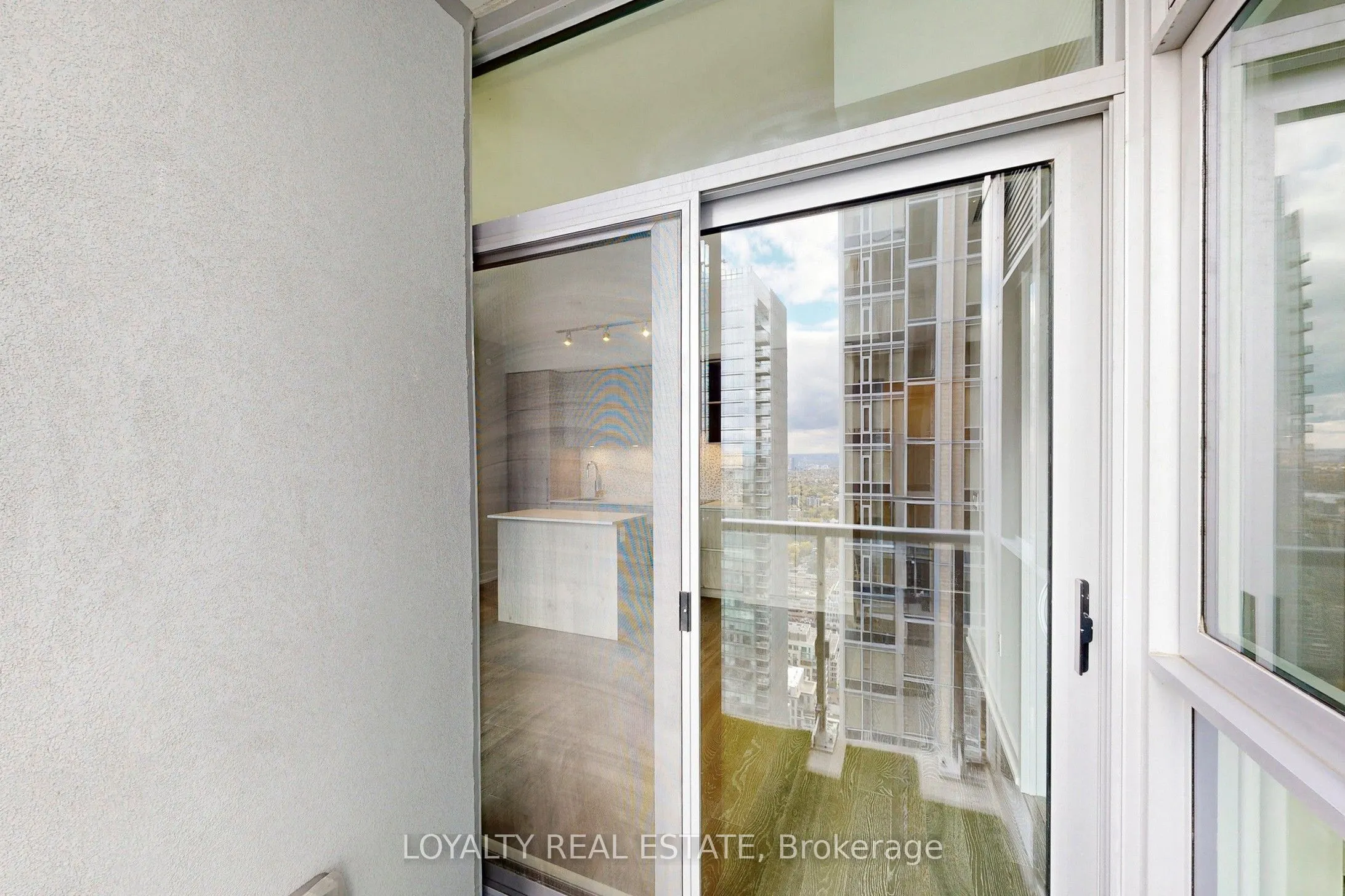 1 Yorkville Avenue, #5005