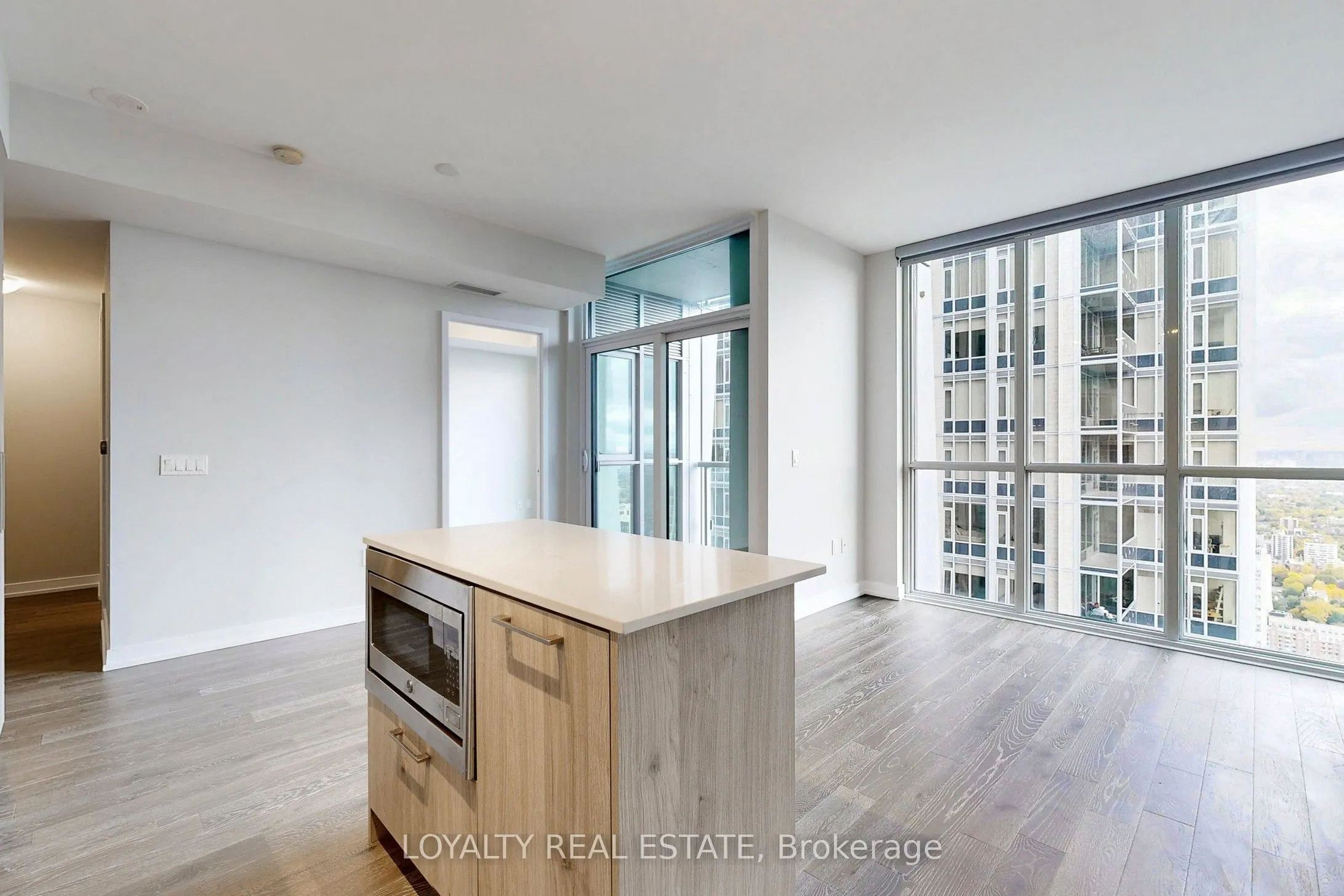 1 Yorkville Avenue, #5005