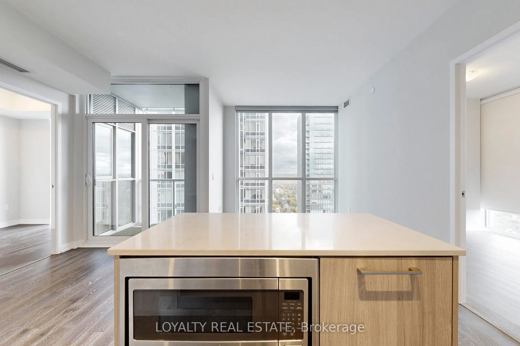 1 Yorkville Avenue, #5005