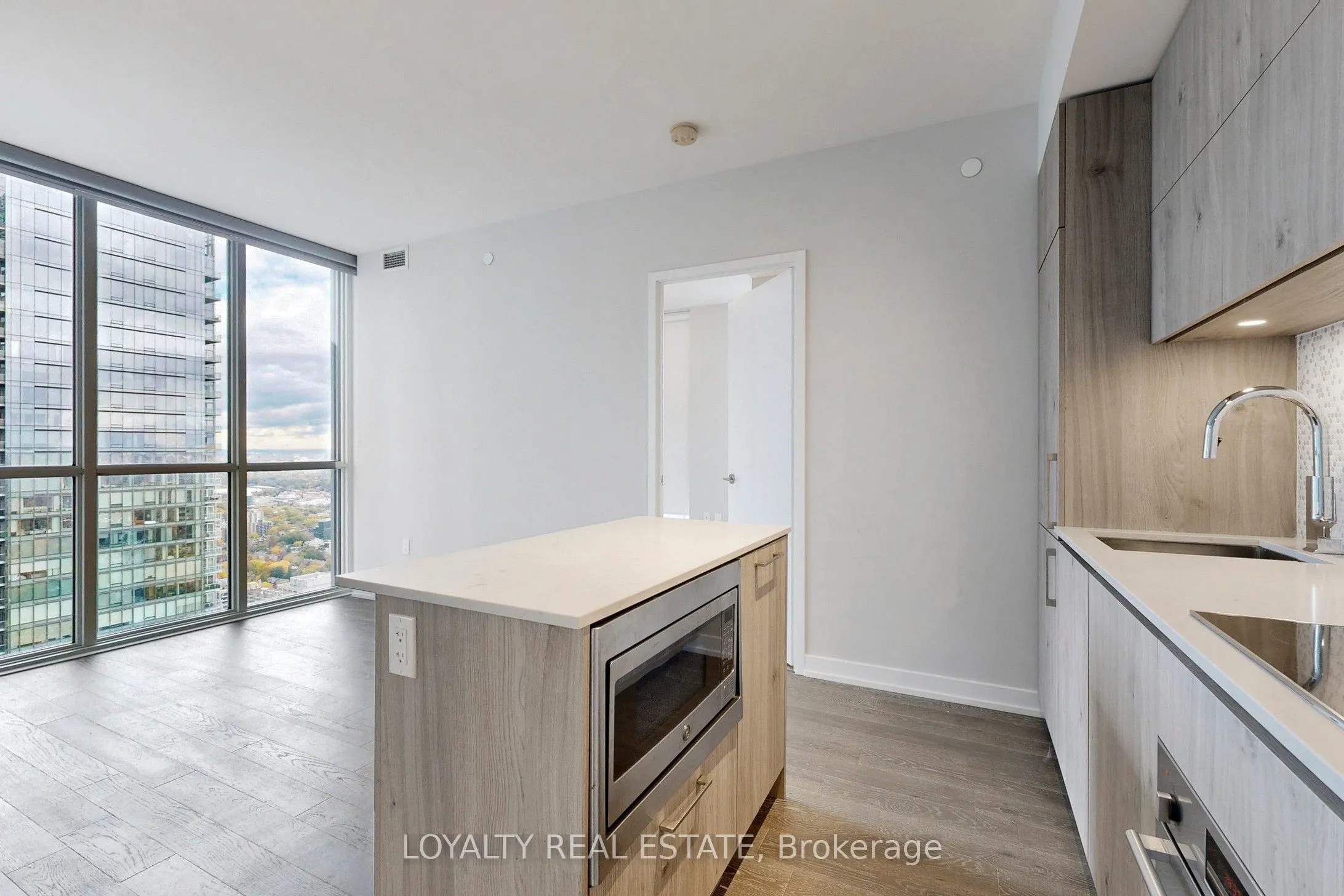 1 Yorkville Avenue, #5005