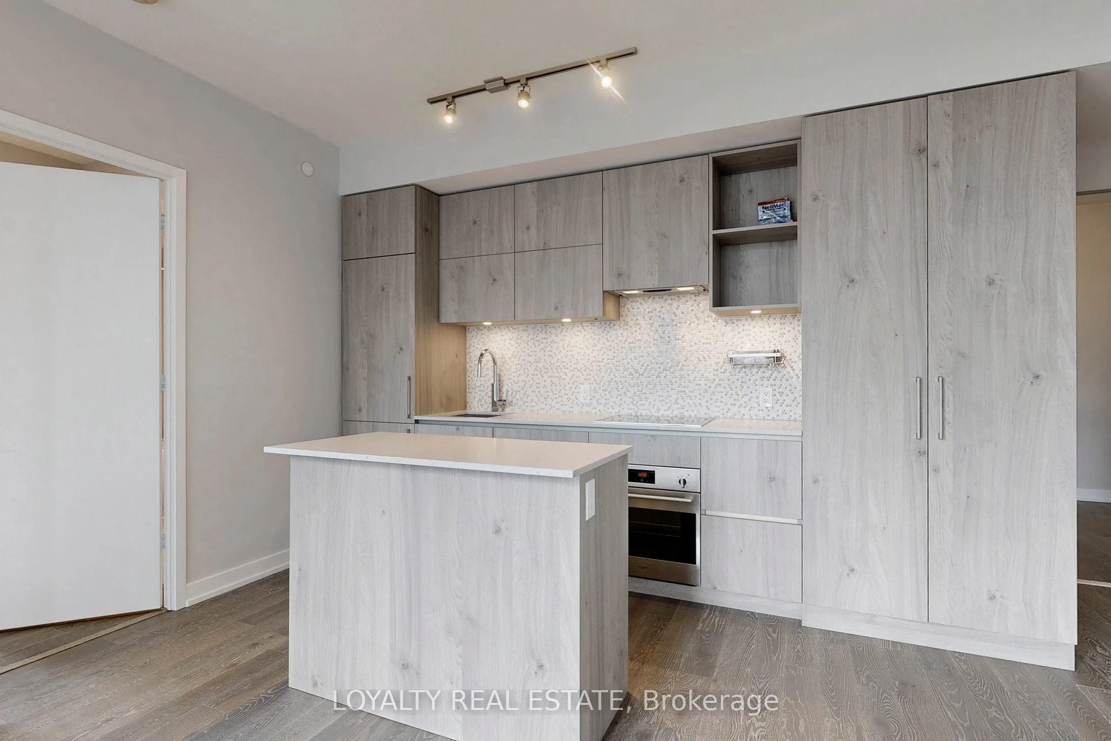 1 Yorkville Avenue, #5005