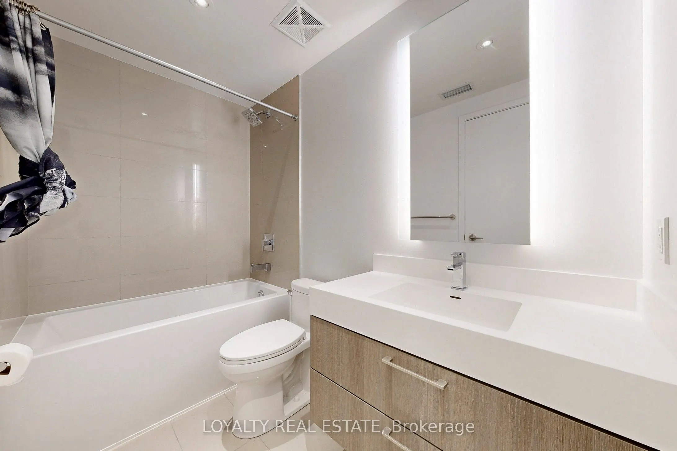 1 Yorkville Avenue, #5005