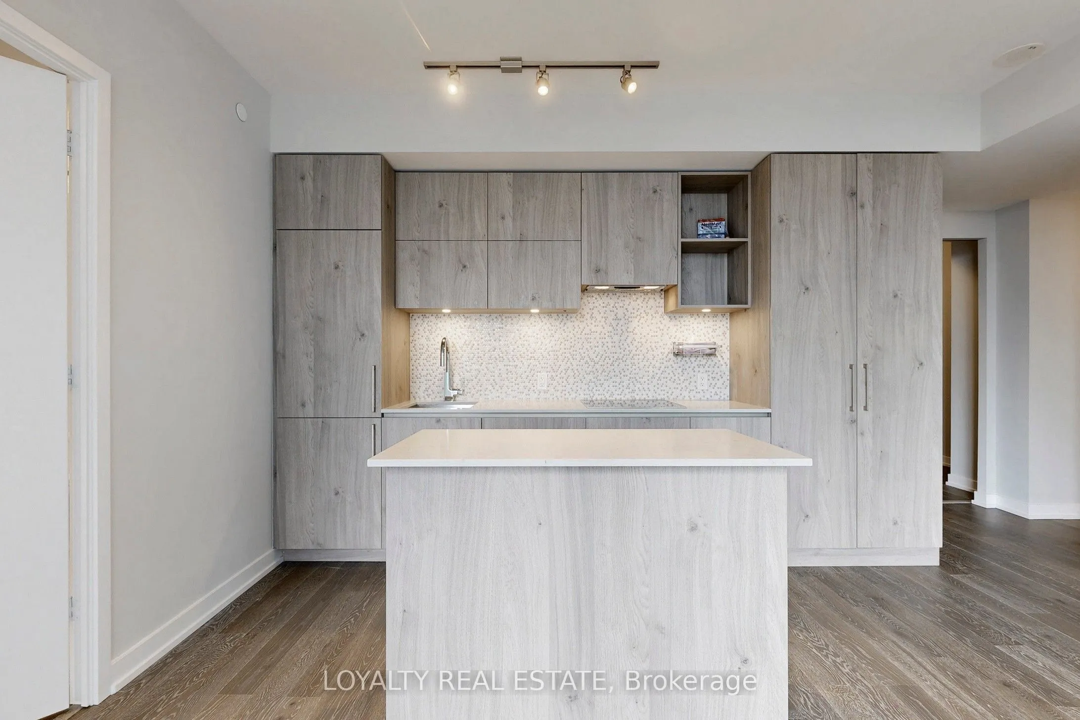 1 Yorkville Avenue, #5005