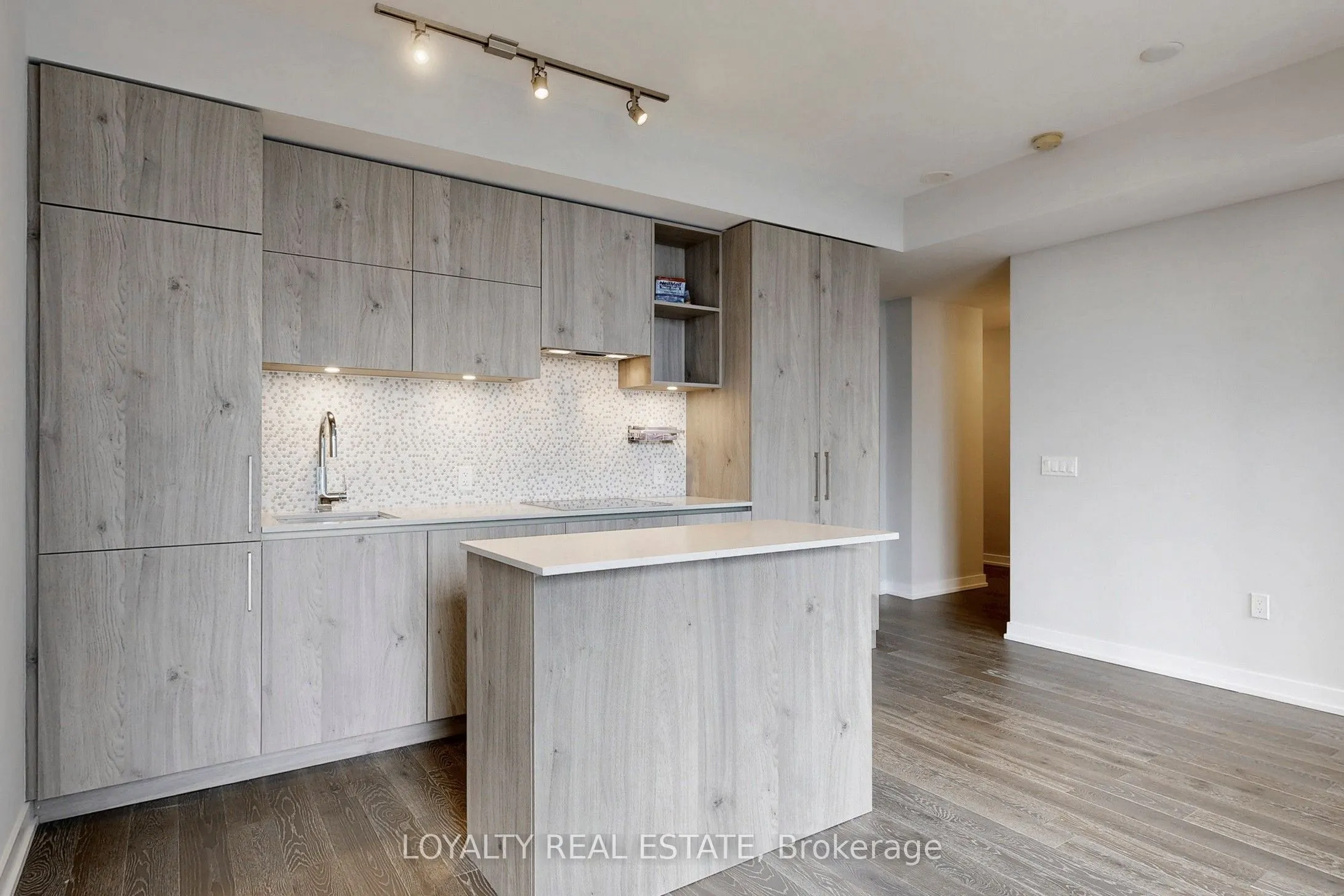 1 Yorkville Avenue, #5005