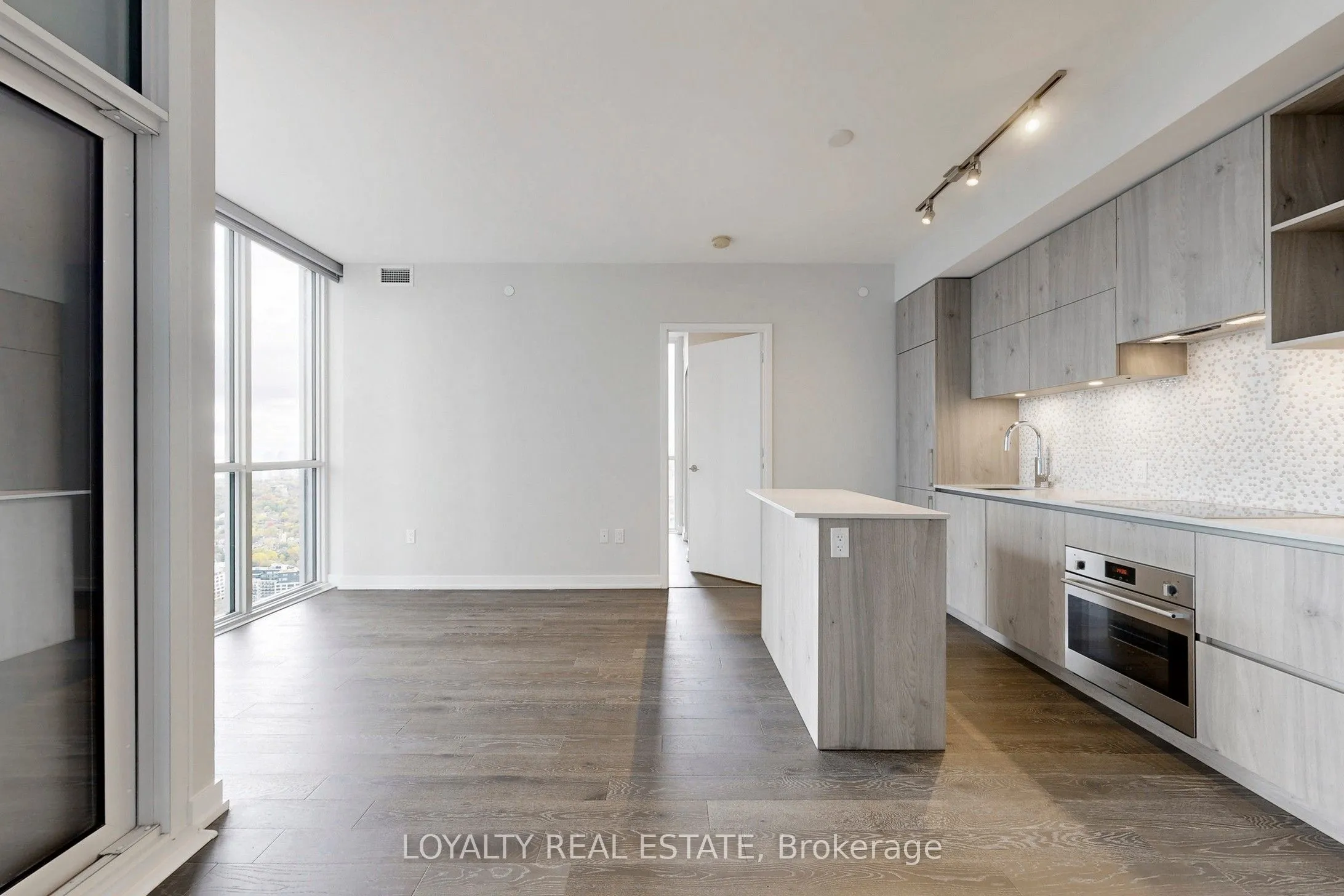 1 Yorkville Avenue, #5005