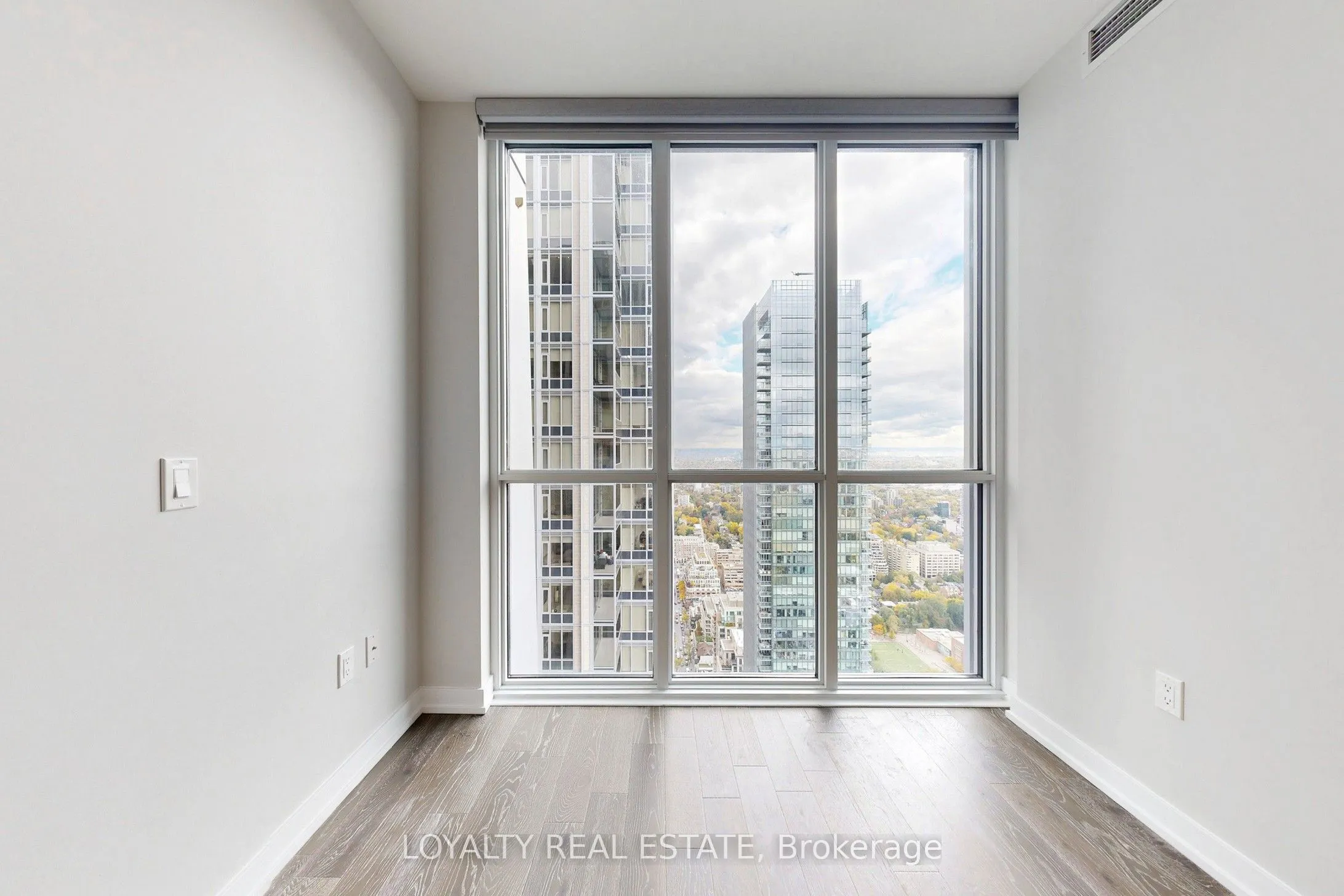 1 Yorkville Avenue, #5005