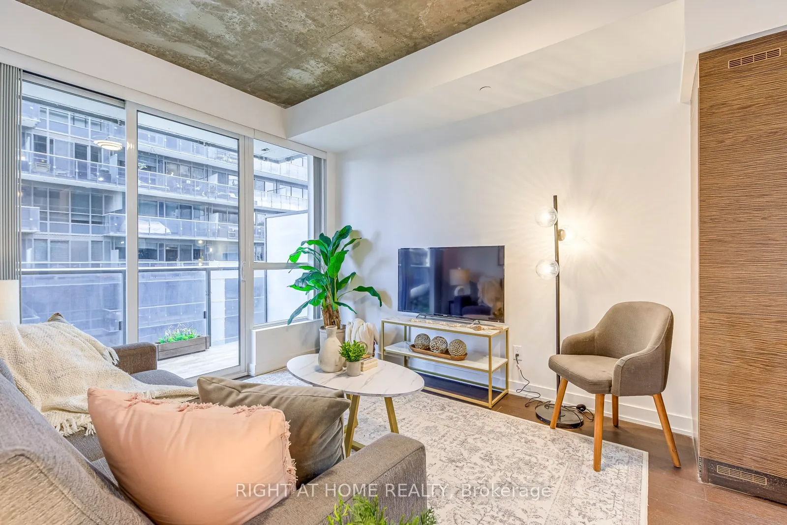 1030 King Street W, #748