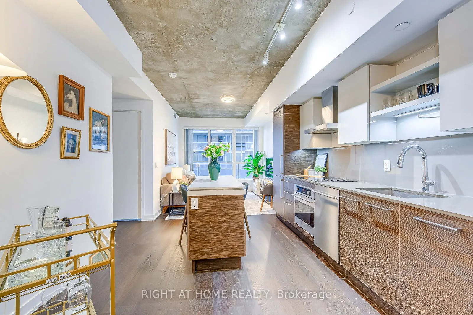 1030 King Street W, #748