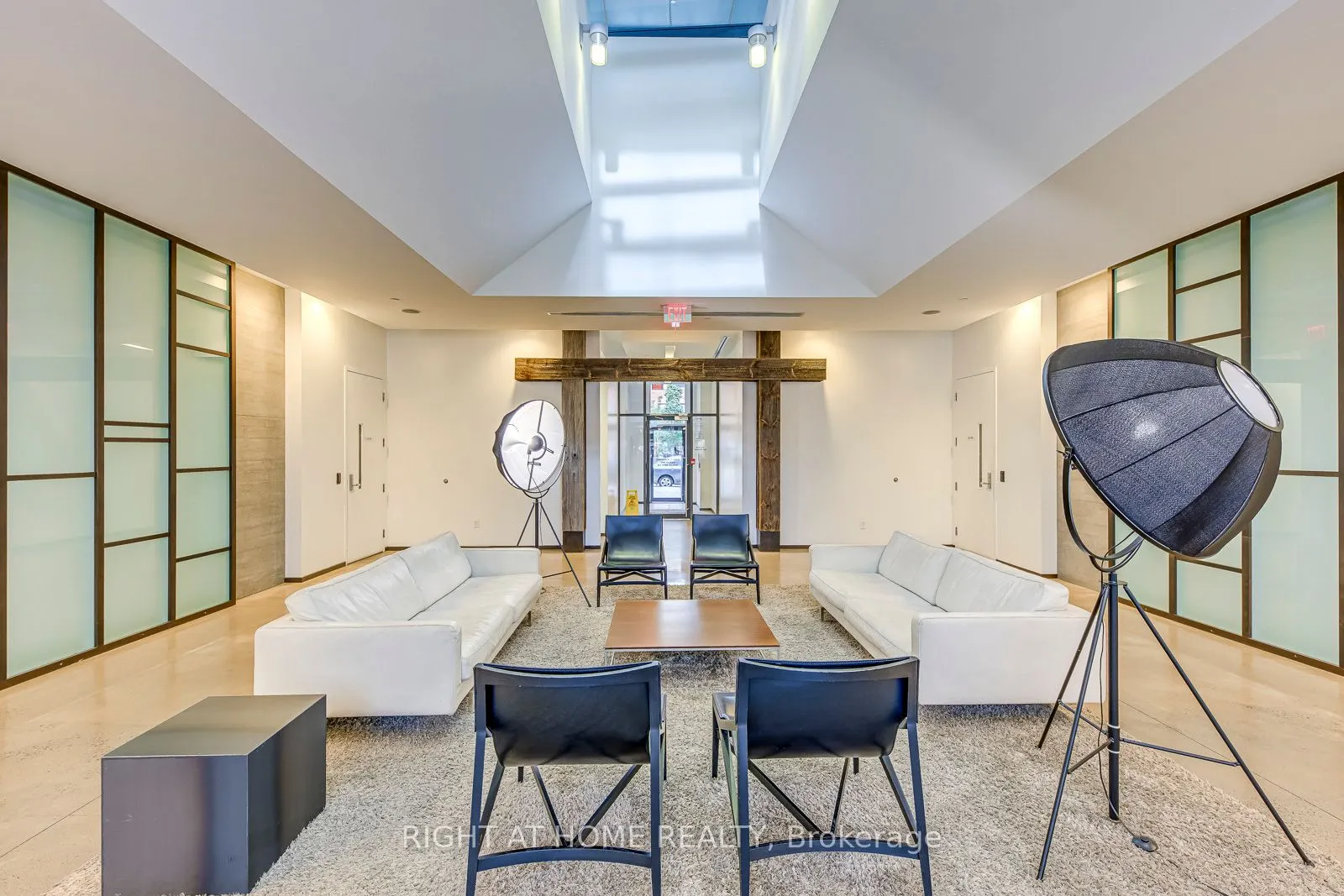 1030 King Street W, #748