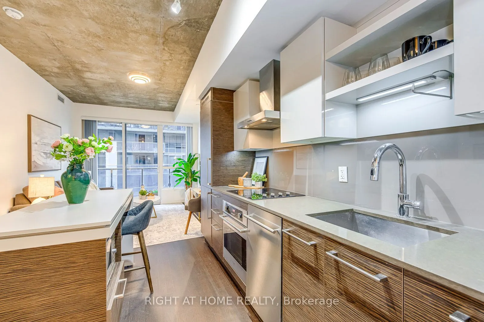 1030 King Street W, #748