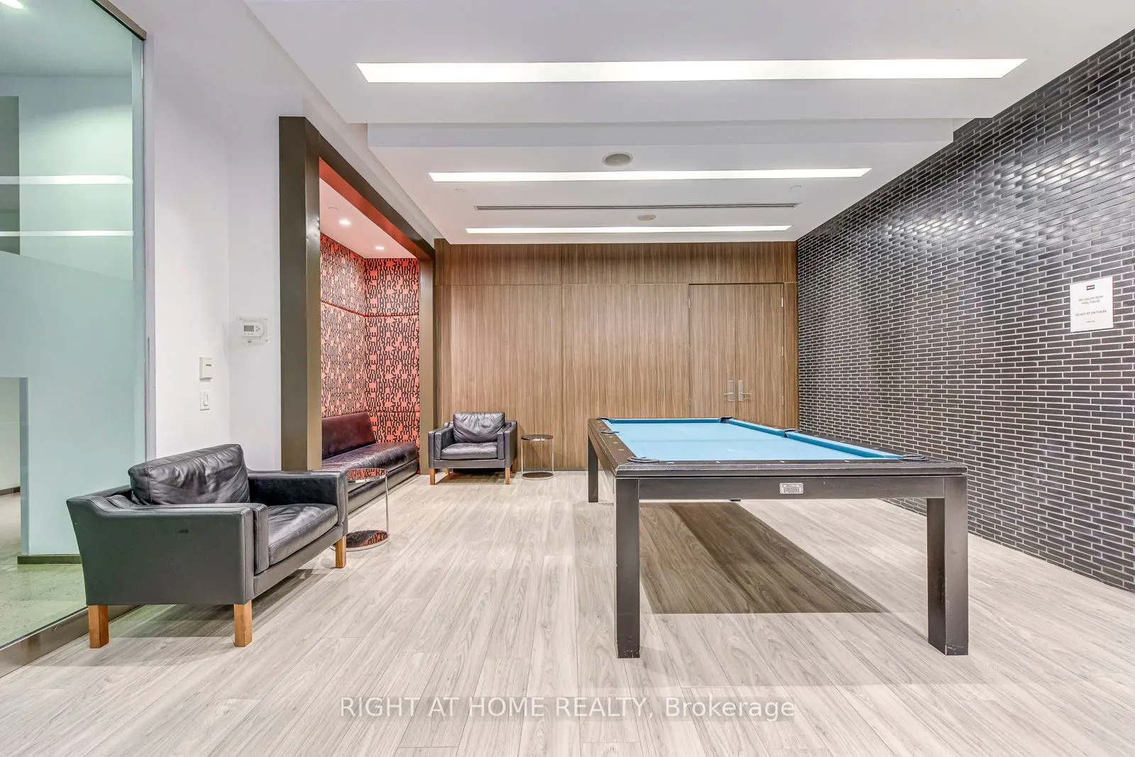 1030 King Street W, #748