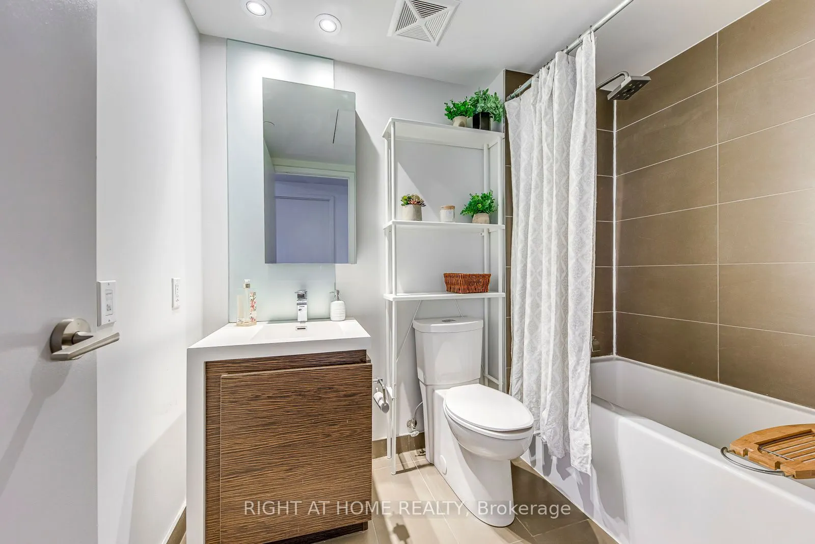 1030 King Street W, #748