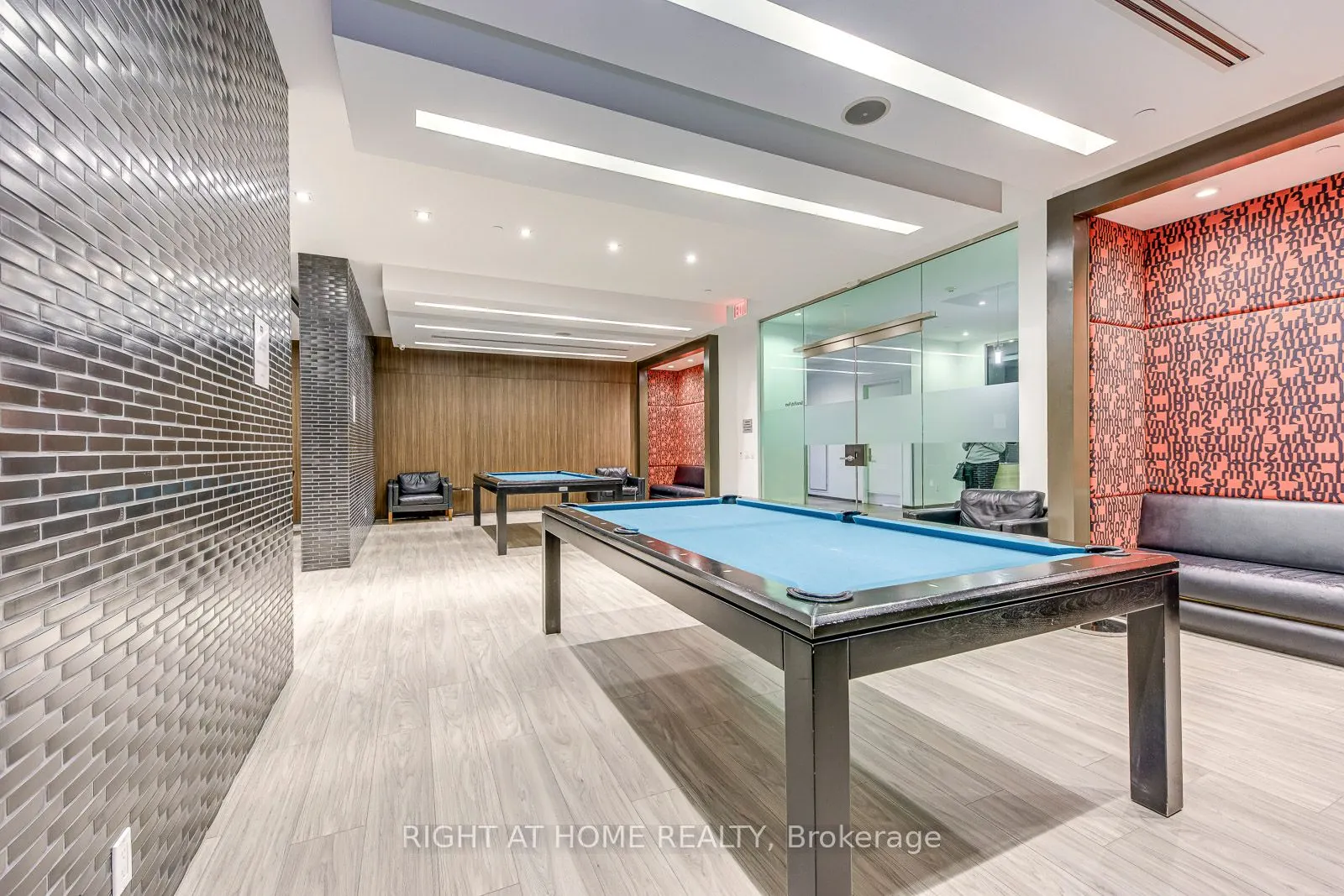 1030 King Street W, #748