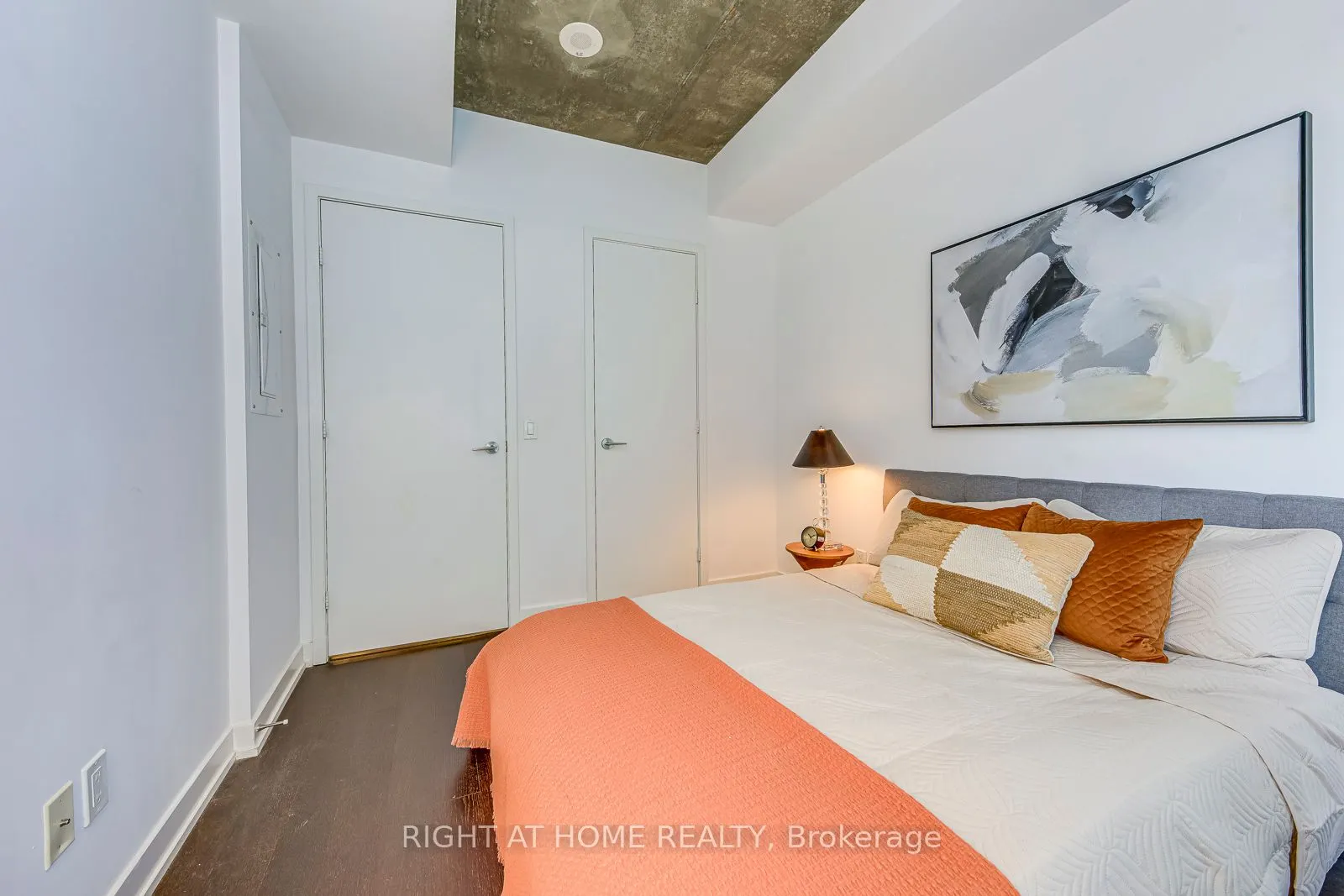 1030 King Street W, #748